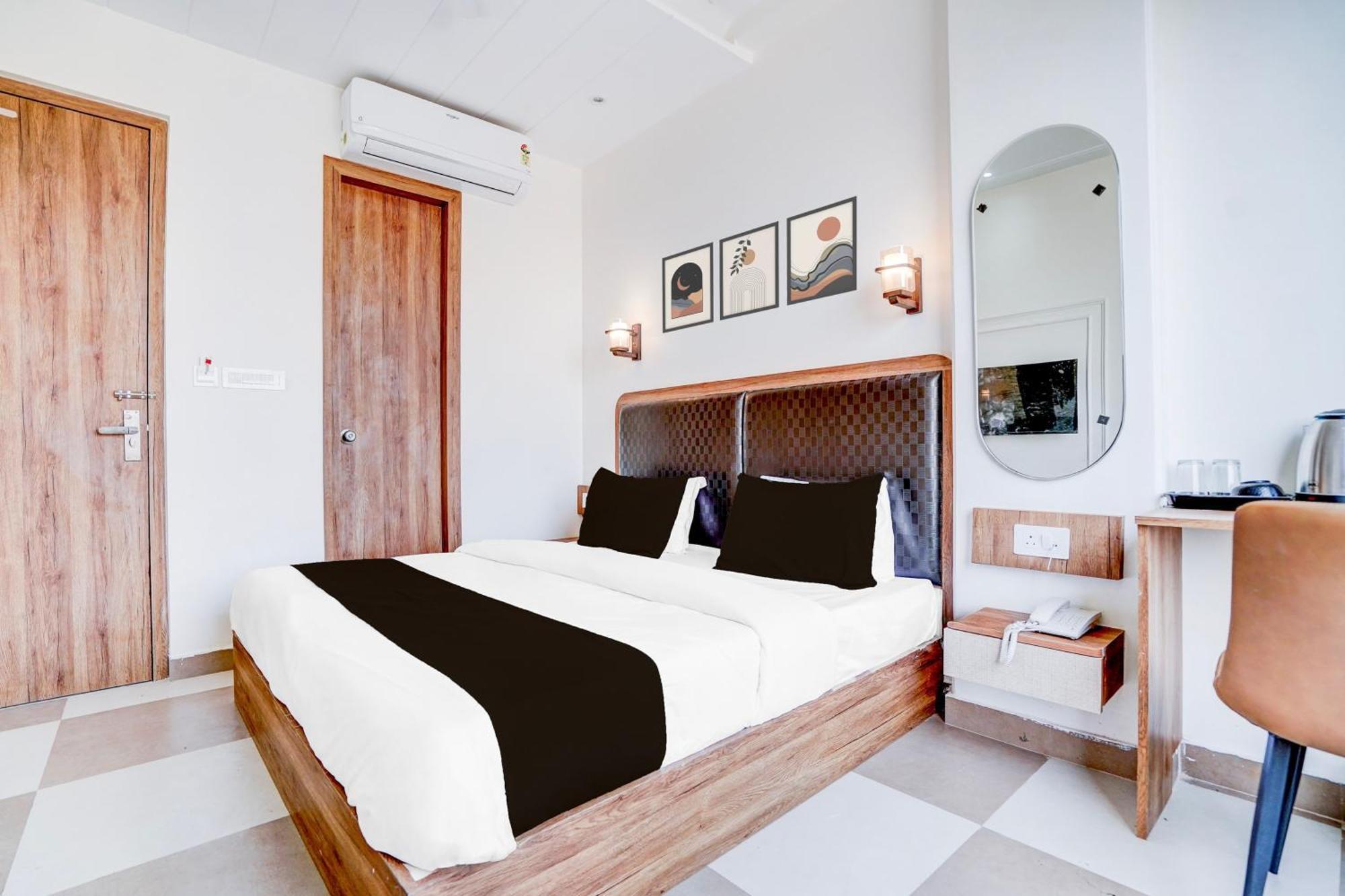 Townhouse Lahartara Railway Bridge Near Bus Stop Hotel 2*