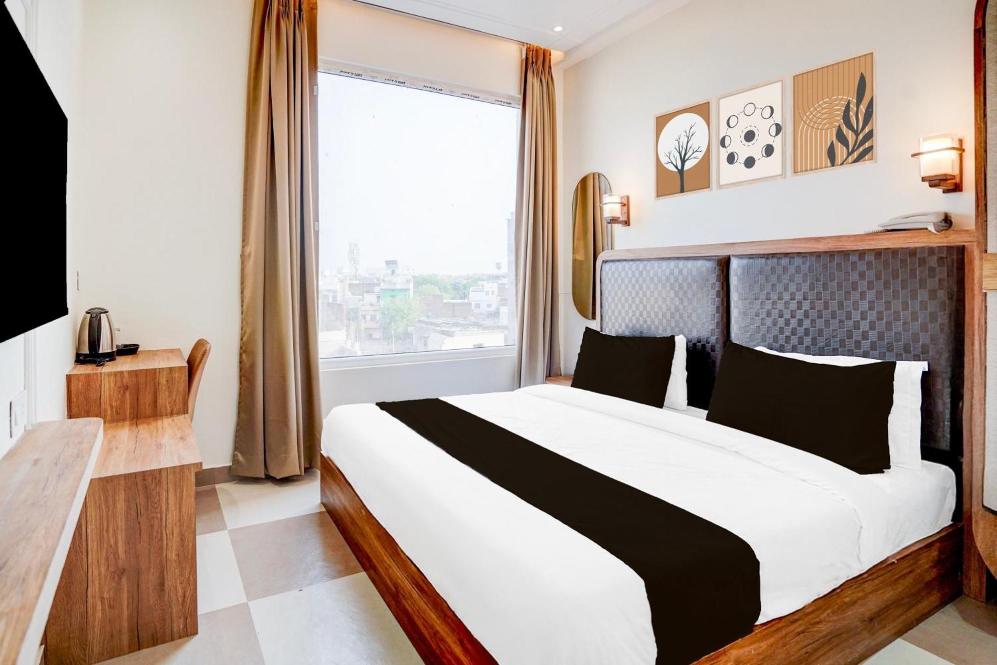 Townhouse Lahartara Railway Bridge Near Bus Stop Hotel 2*