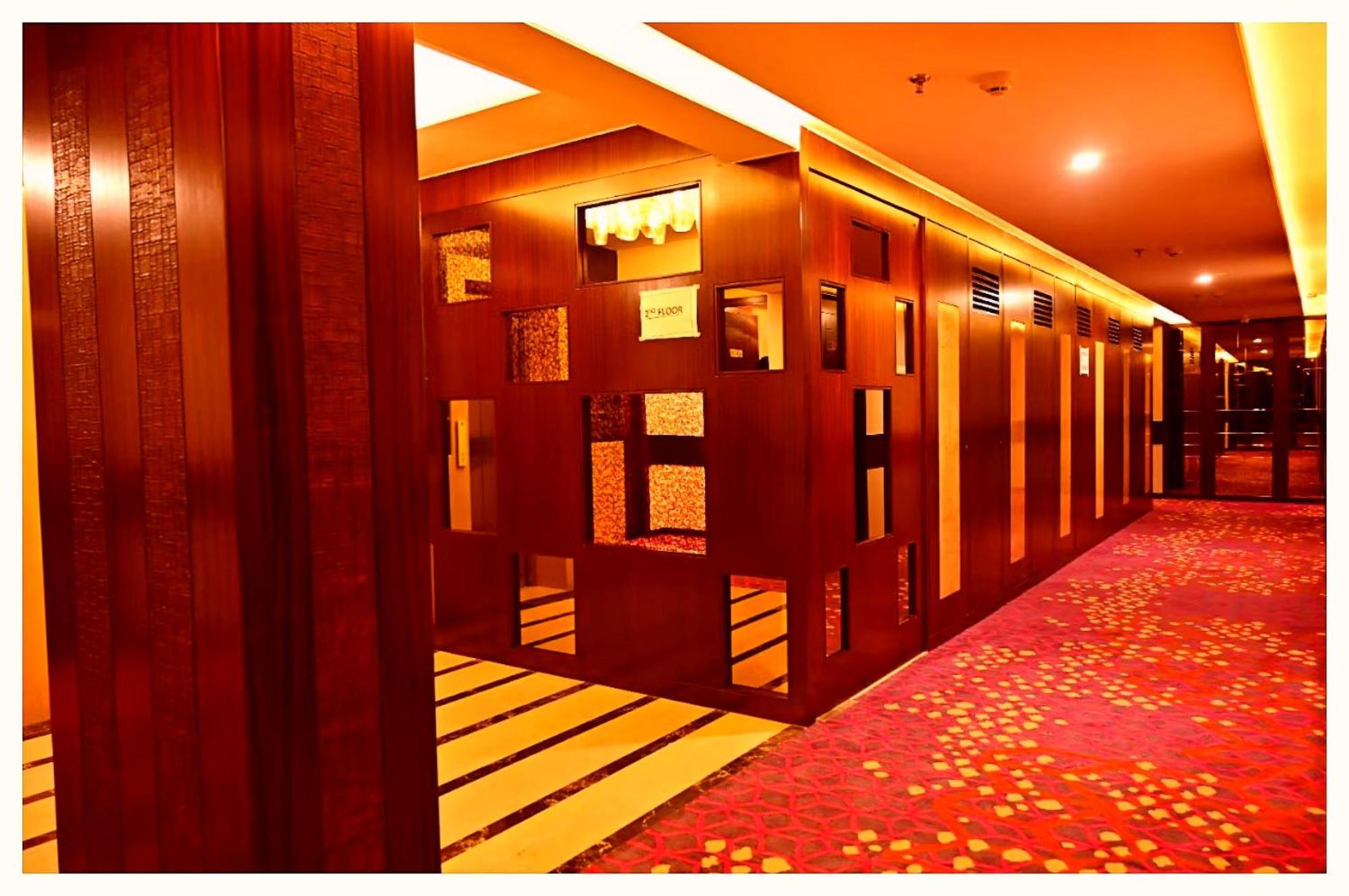 Hotel K K - Residency Premum Near Shree Kashi Vishwanath Temple - A Four Star In 4*