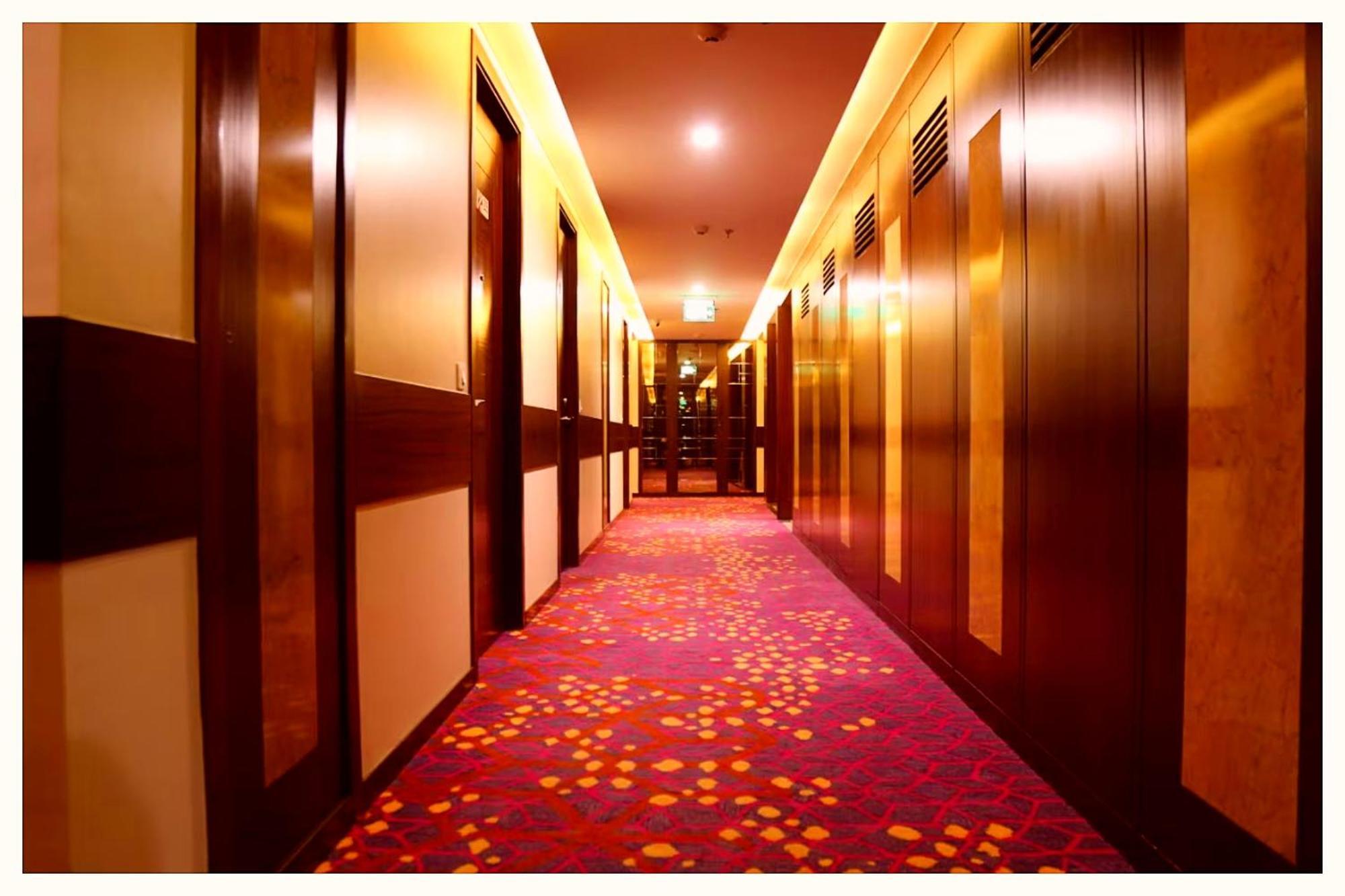 K K - Residency Premum Near Shree Kashi Vishwanath Temple - A Four Star In 4* Varanasi