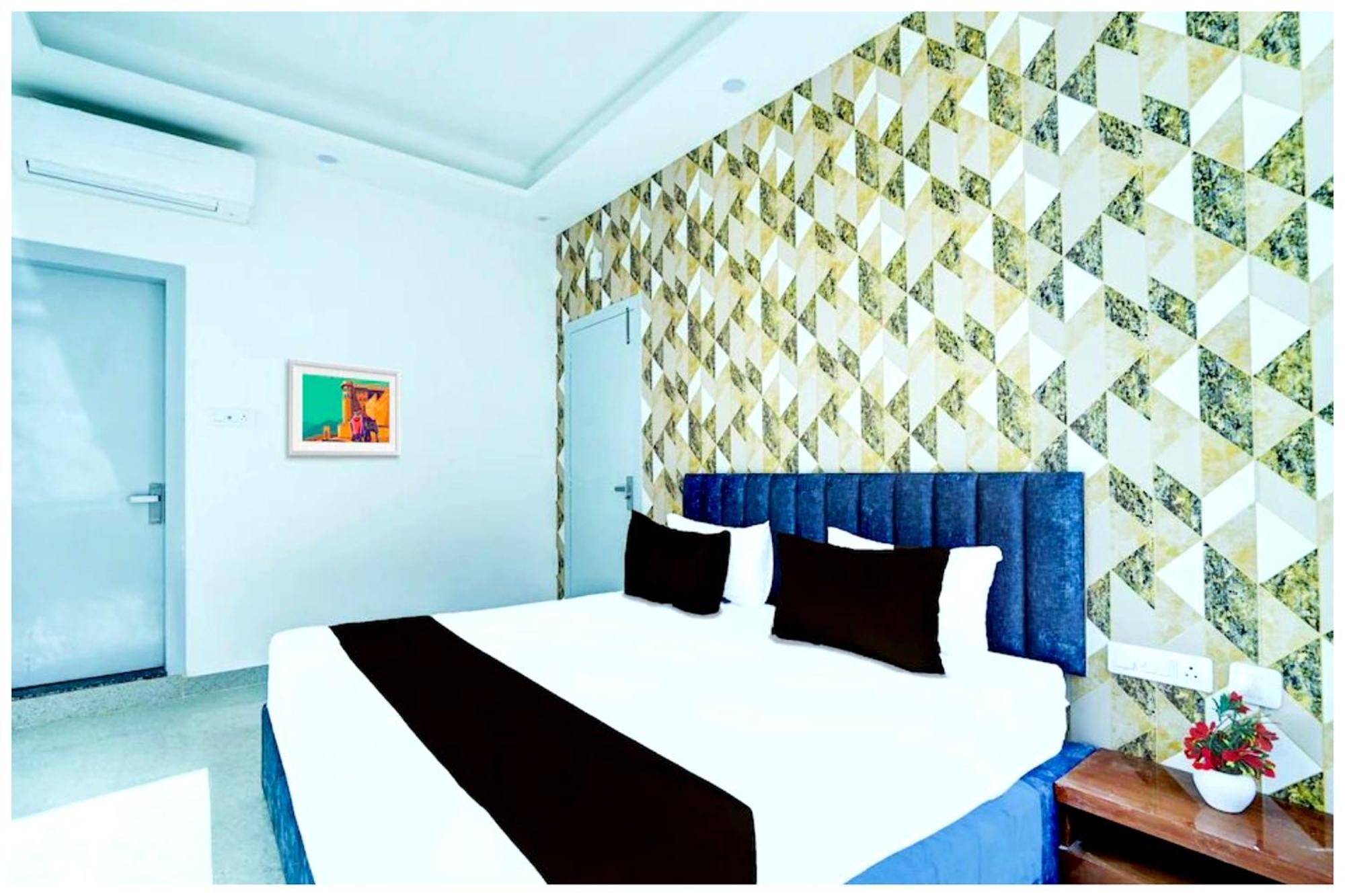 Premium Siddhi Vinayak Palace Near Kashi Vishwanath Temple - A Premium In Hotel