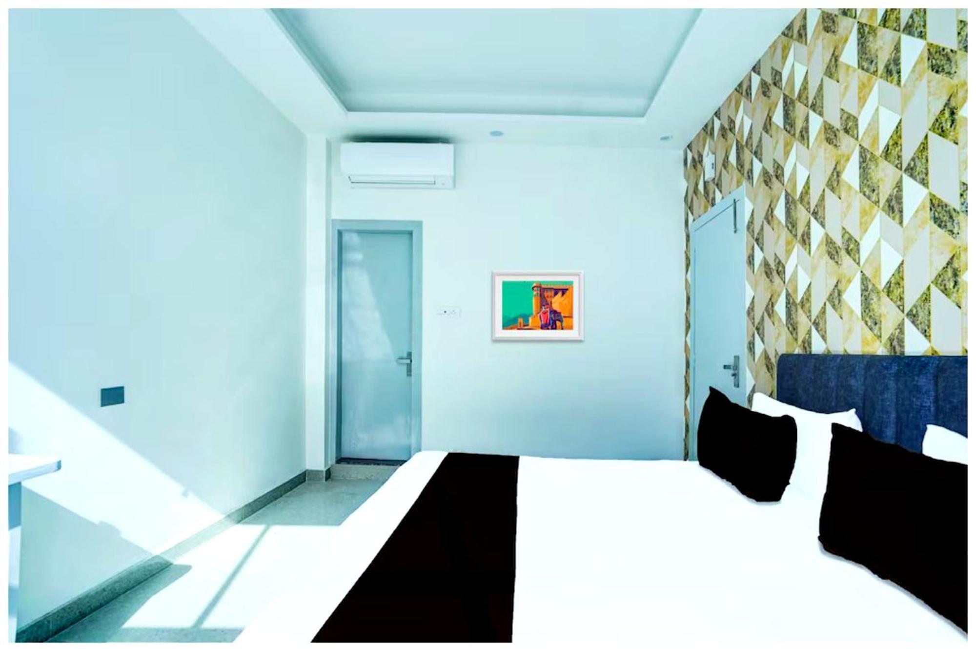 Hotel Premium Siddhi Vinayak Palace Near Kashi Vishwanath Temple - A Premium In Varanasi