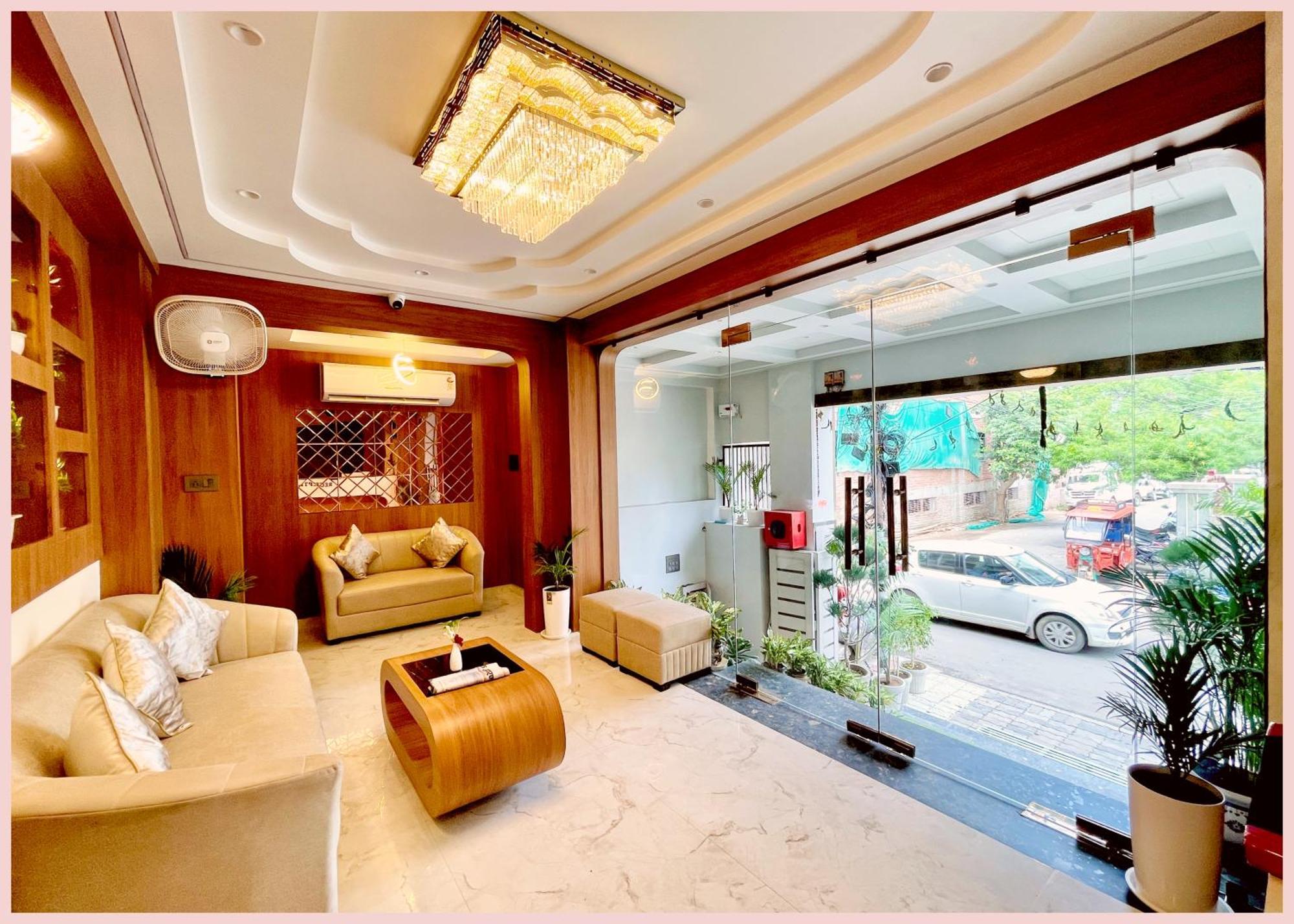 Hotel Varanasi Luxury Premium Guest House New Pgh ! Near Kashi Vishwanath Temple And Ganga Ghat With #Wi-Fi #Room Service - Fully Air Conditioned Rooms & Prime Location - Best Hotel In Varanasi *