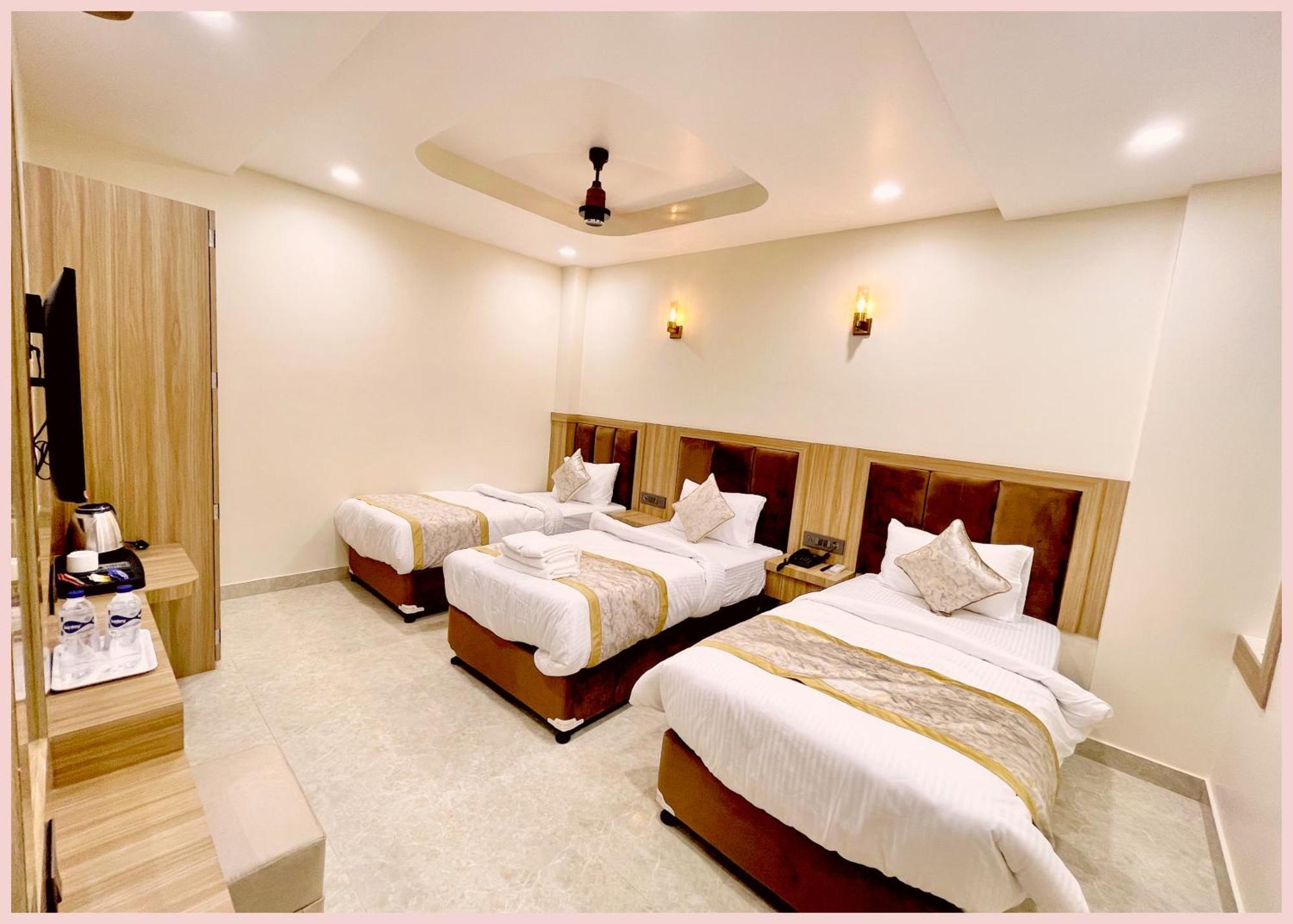 Varanasi Luxury Premium Guest House New Pgh ! Near Kashi Vishwanath Temple And Ganga Ghat With #Wi-Fi #Room Service - Fully Air Conditioned Rooms & Prime Location - Best Hotel In Varanasi *