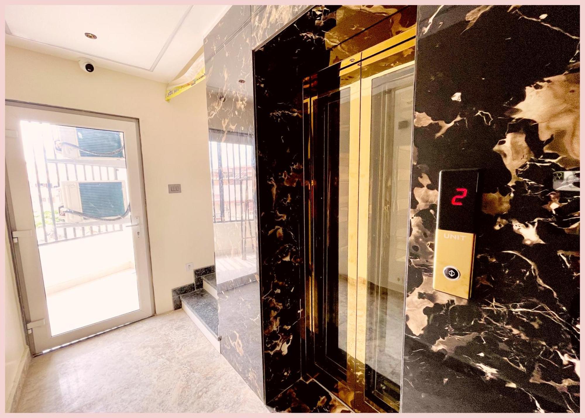 Hotel Varanasi Luxury Premium Guest House New Pgh ! Near Kashi Vishwanath Temple And Ganga Ghat With #Wi-Fi #Room Service - Fully Air Conditioned Rooms & Prime Location - Best Hotel In Varanasi Varanasi