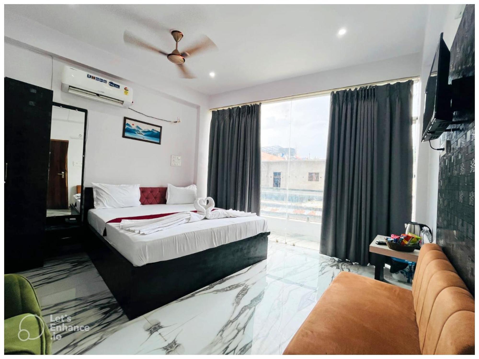 Vinayak # Grand Near Kashi Vishwanath Temple - Fully Air Conditioning - A Rated Four Star 4*