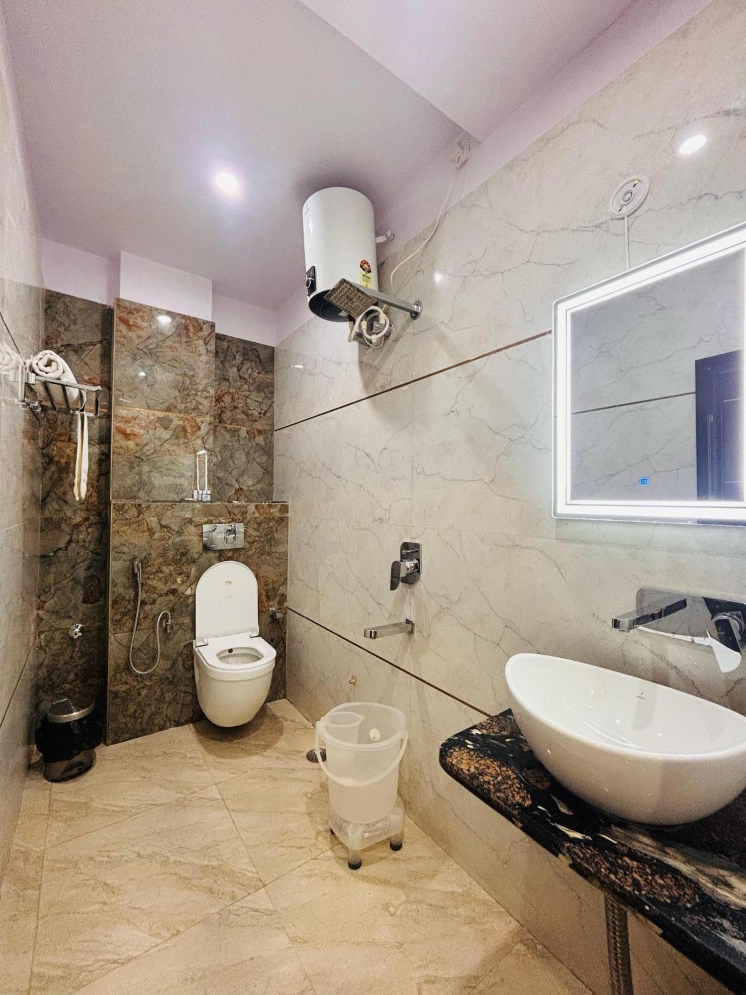 Kashvi Hotel