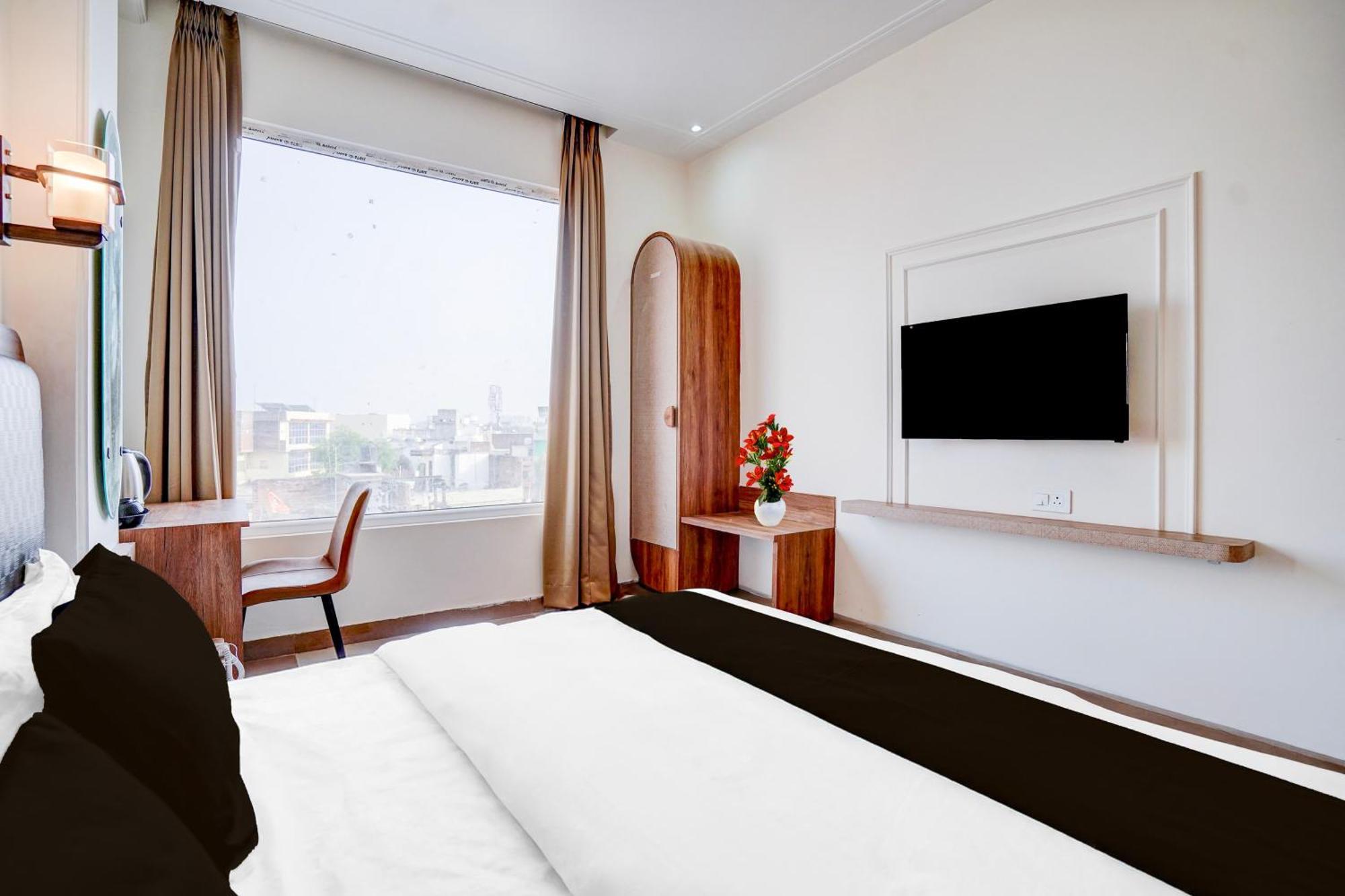 Super Townhouse Lahartara Railway Bridge Near Bus Stop Hotel Varanasi