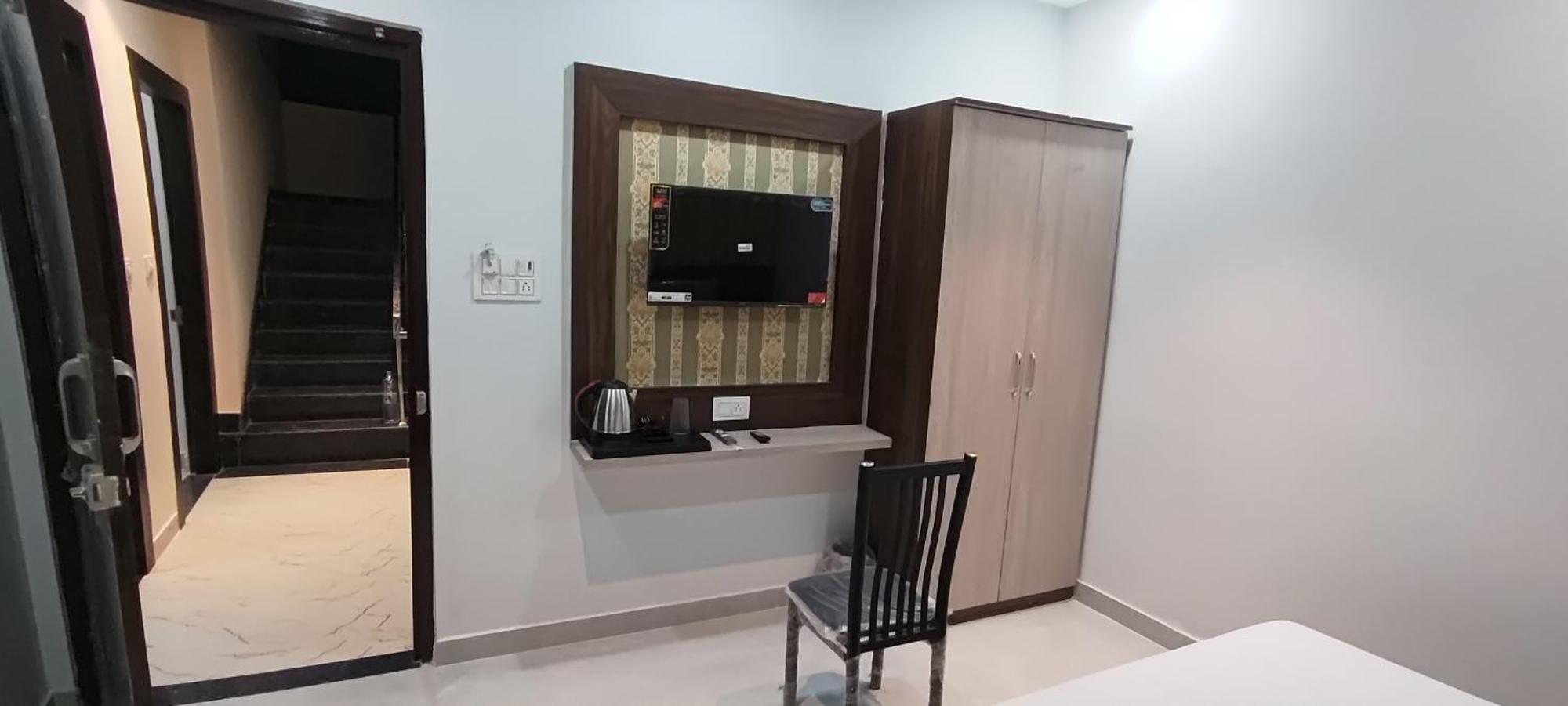 Hotel Shri Vishwanath Varanasi