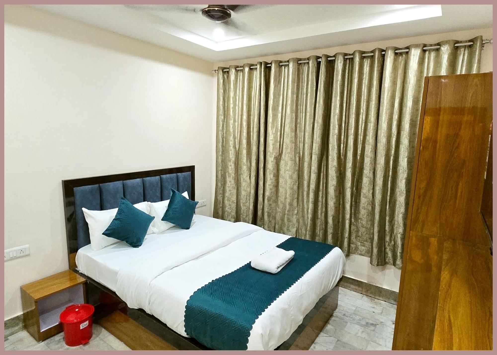 Vns - Premium Rudra - Warm Hospitality & Comfortable In - Near Kashi Vishwanath Temple - In Hotel 4*