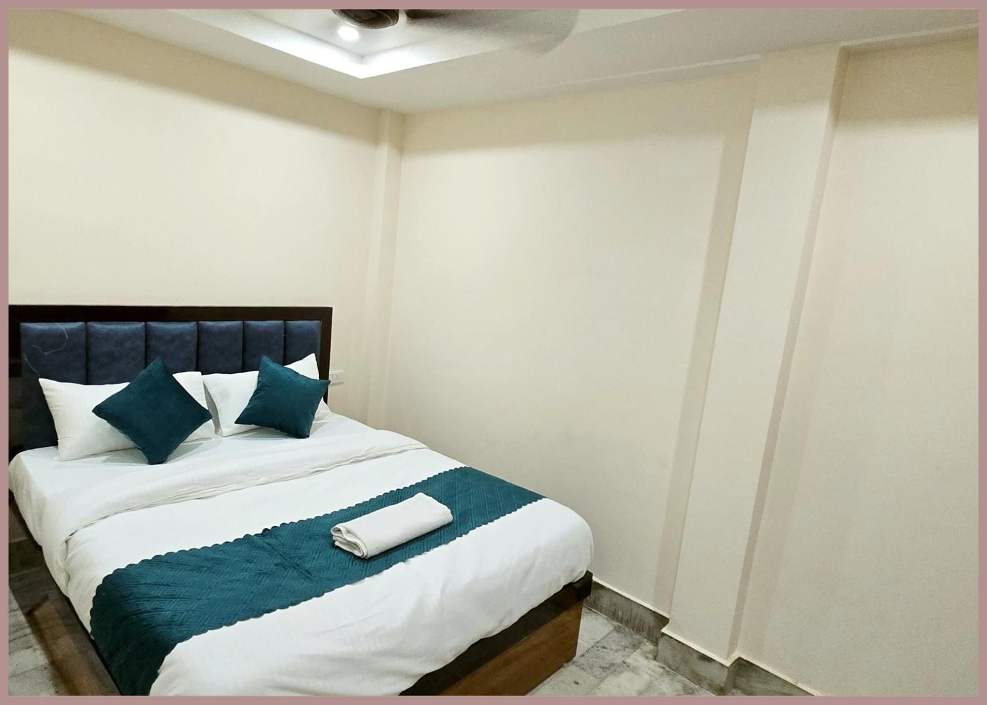Vns - Premium Rudra - Warm Hospitality & Comfortable In - Near Kashi Vishwanath Temple - In Varanasi