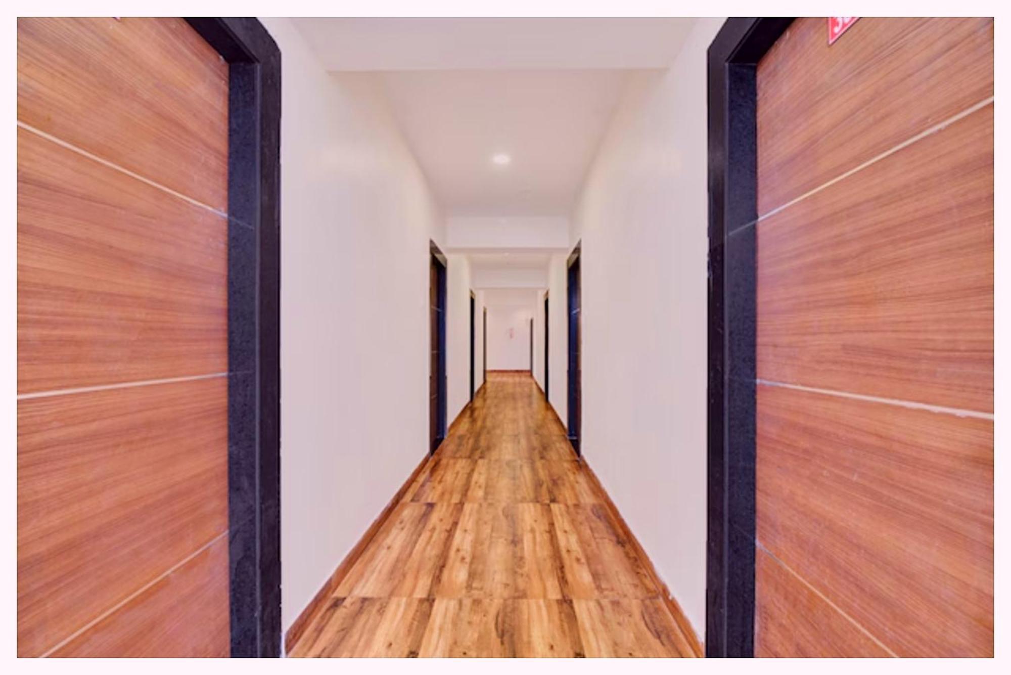The Star Residency - Near Shree Aadi Vaibhav Temple #fully Air Conditioning #free Wi-fi #parking #room Service #best In Hotel