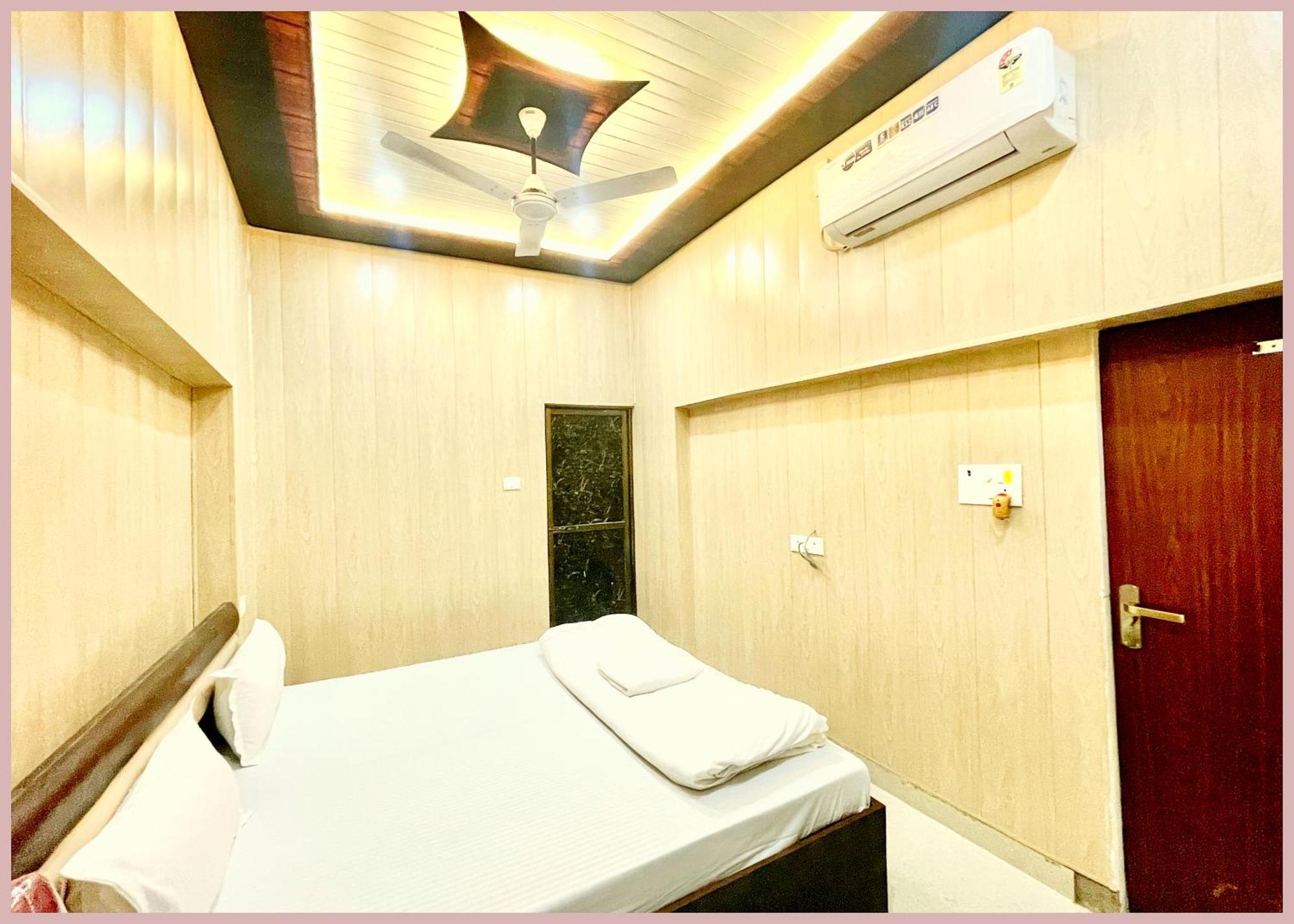 Vns Dev V - Near Kashi Vishwanath Temple - Fully Air Conditioned - In
