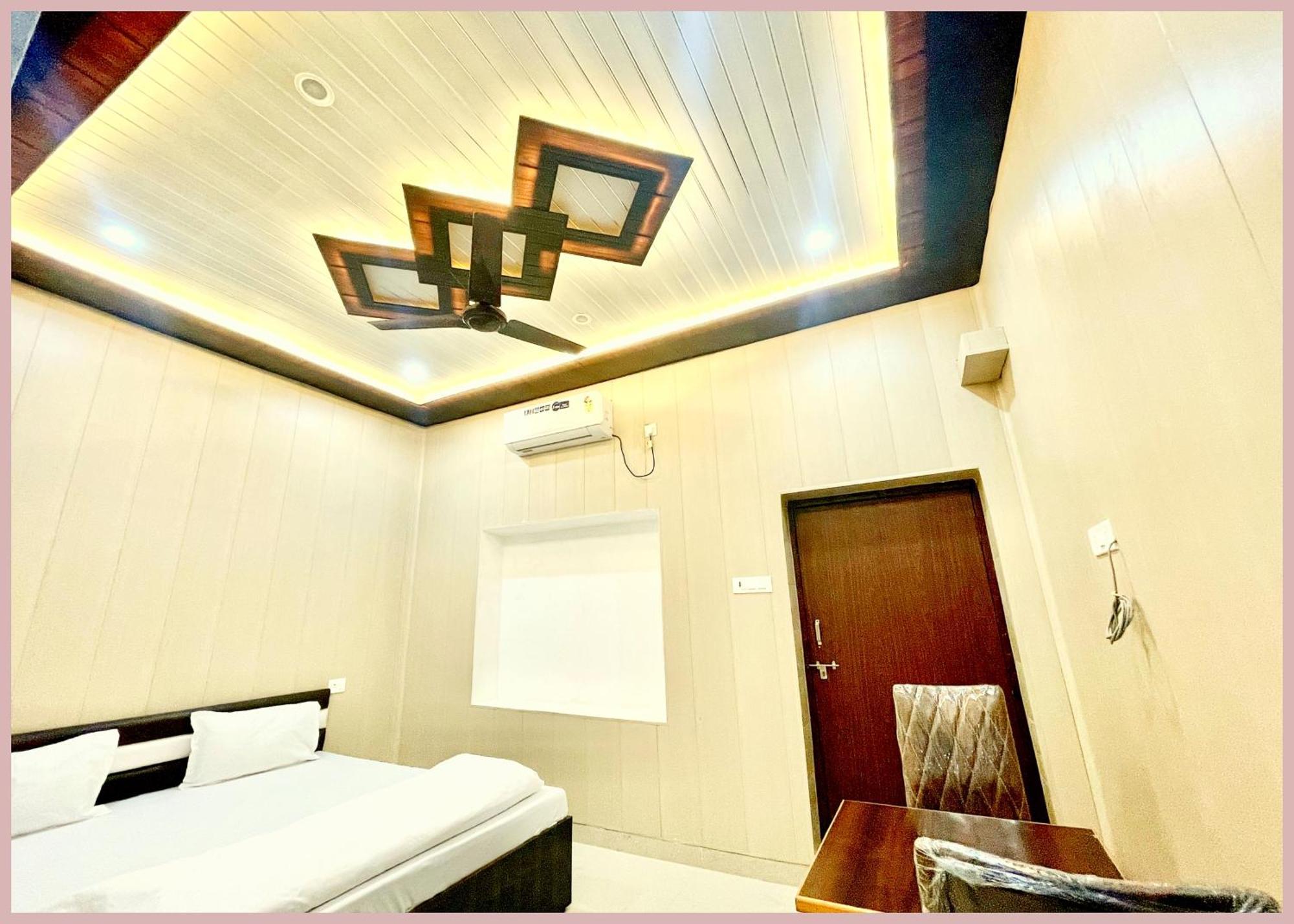 Hotel Vns Dev V - Near Kashi Vishwanath Temple - Fully Air Conditioned - In Varanasi