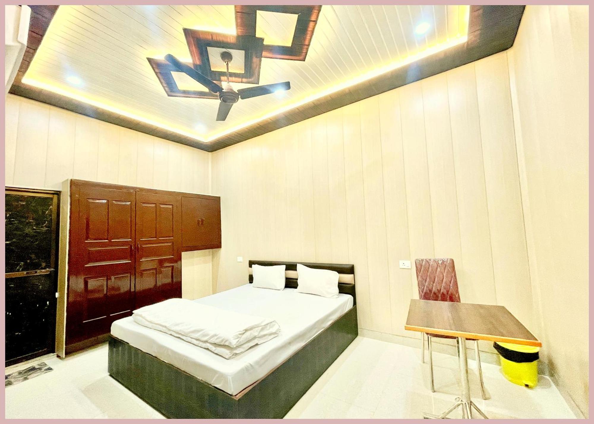 Vns Dev V - Near Kashi Vishwanath Temple - Fully Air Conditioned - In Hotel 4*