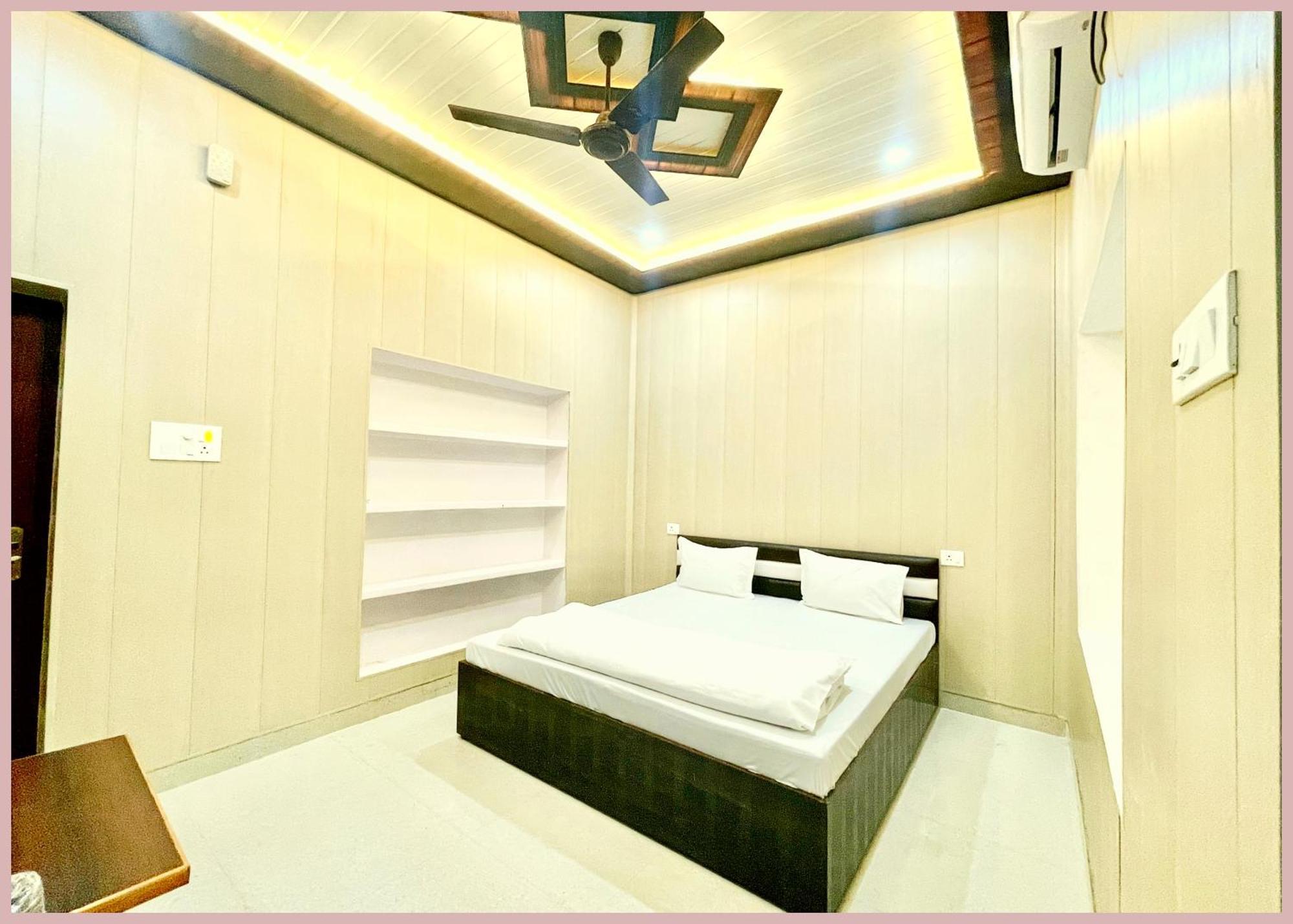 Vns Dev V - Near Kashi Vishwanath Temple - Fully Air Conditioned - In