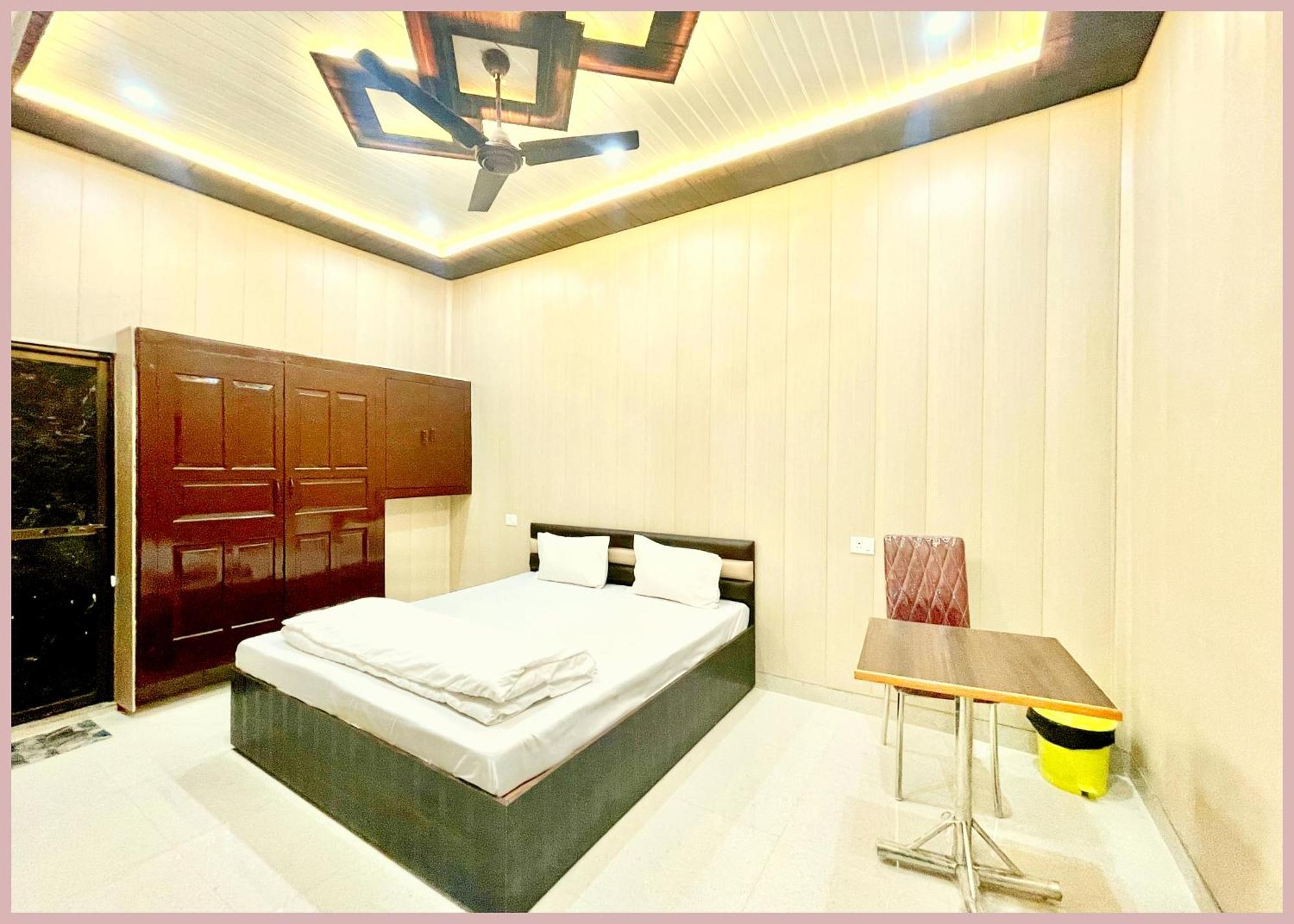 Vns Dev V - Near Kashi Vishwanath Temple - Fully Air Conditioned - In 4*