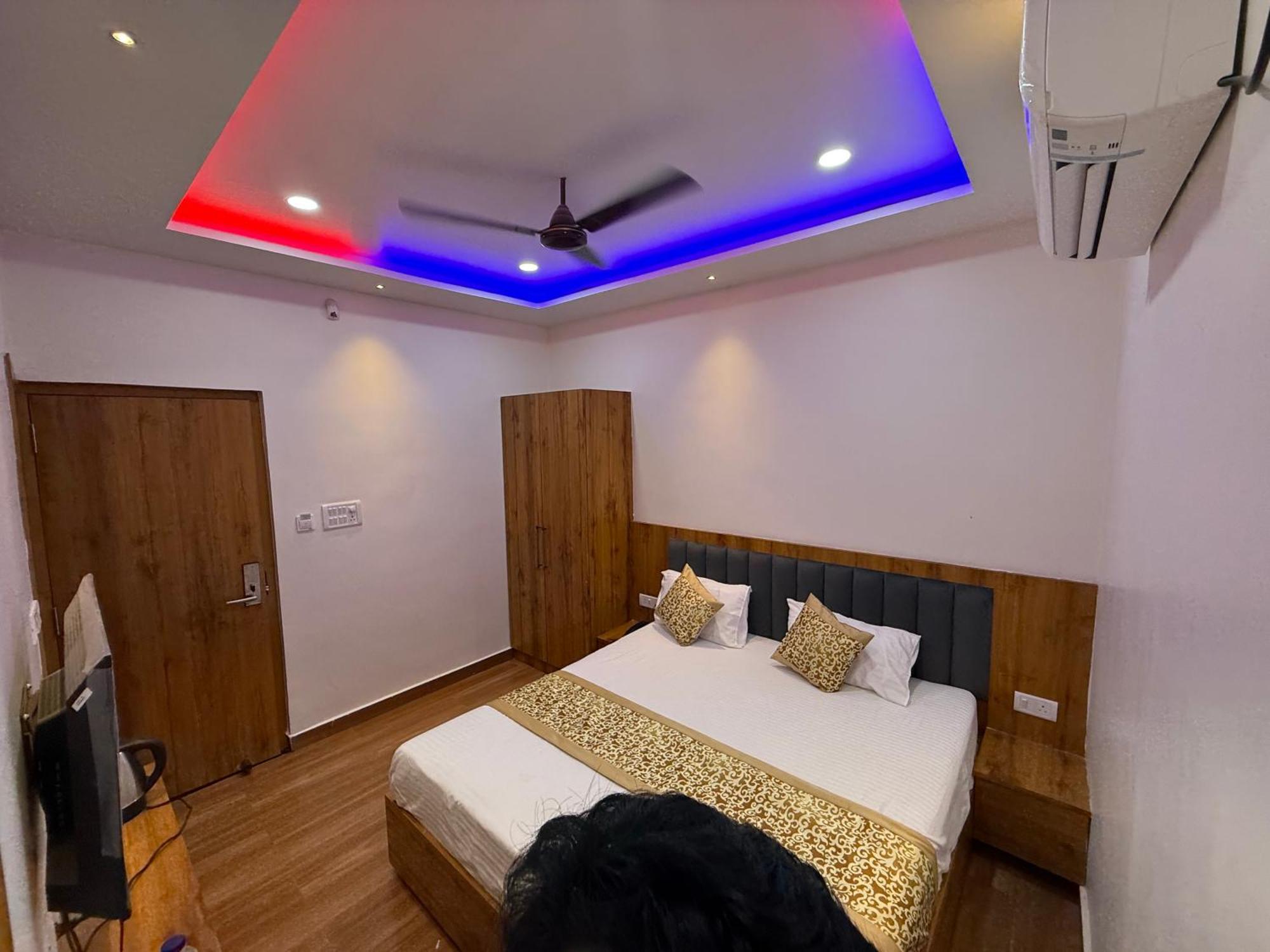 Hotel Kennedia International Hotal & Varanasi