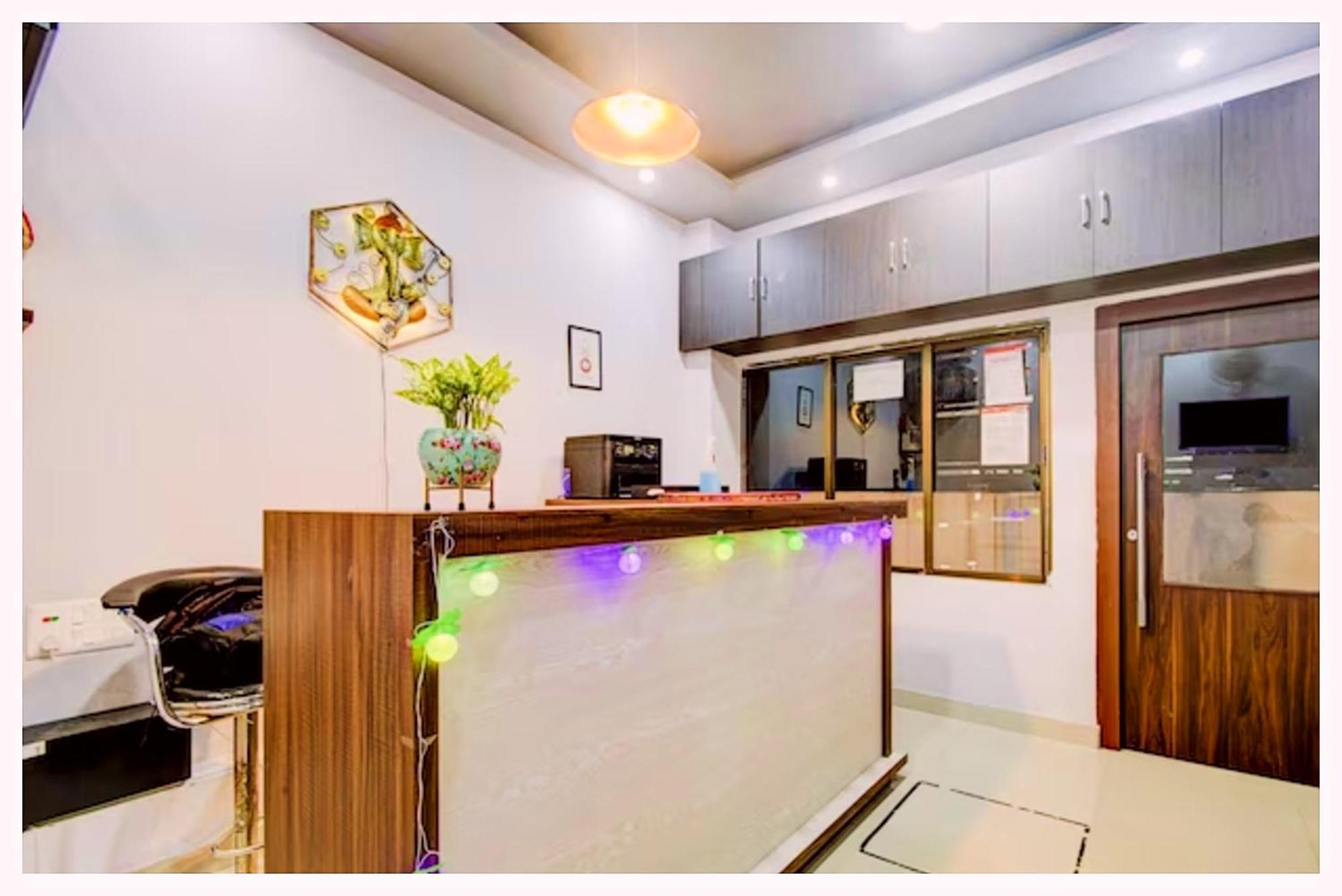 Hotel Vns Dev V - Near Kashi Vishwanath Temple - Fully Air Conditioned - In Varanasi