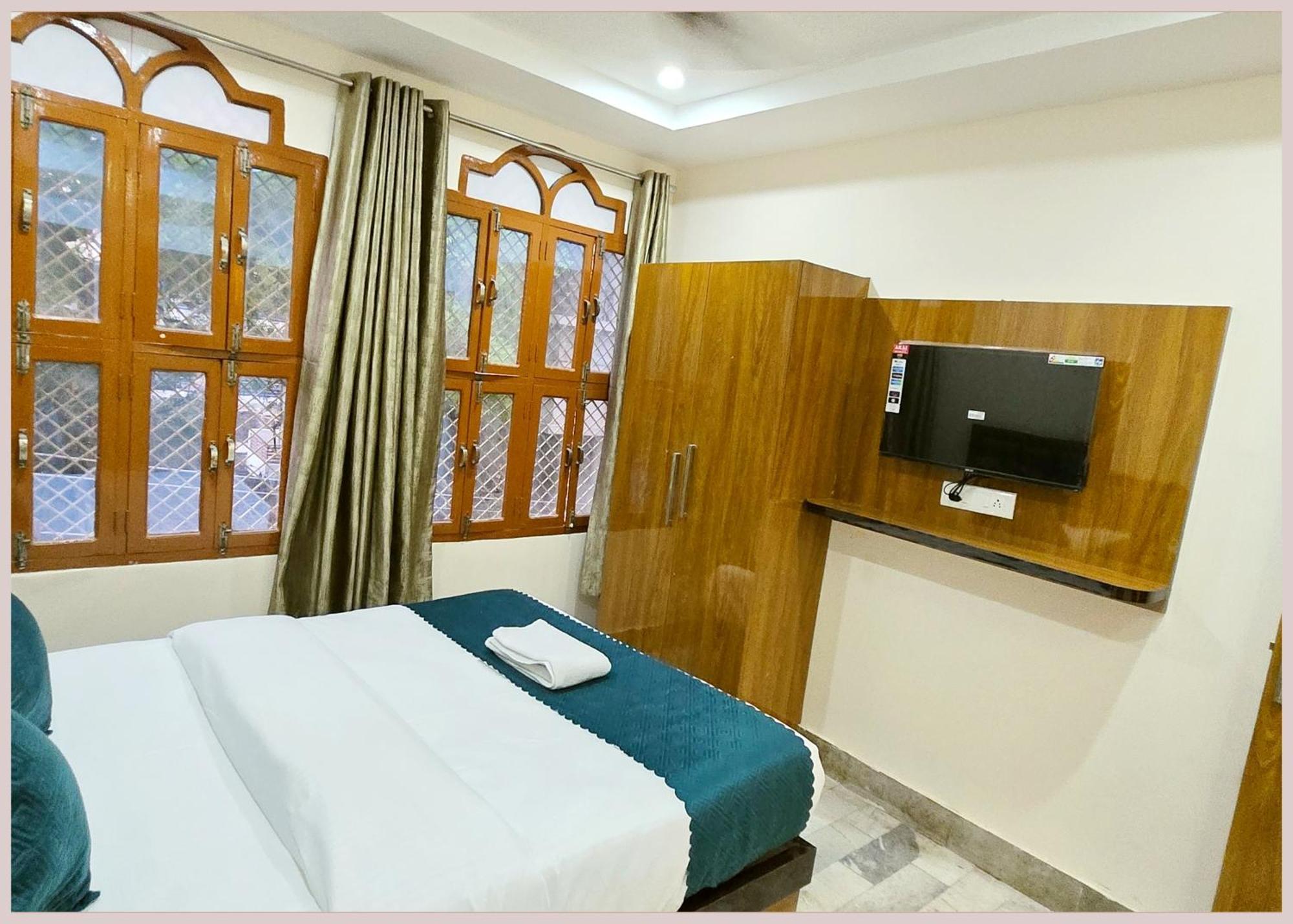 R-u-d-r-a - Palace Near Kashi Vishwanath Temple - Free Wifi - Parking & Restaurant - Rom Fully Air Conditioning - In Hotel 3*
