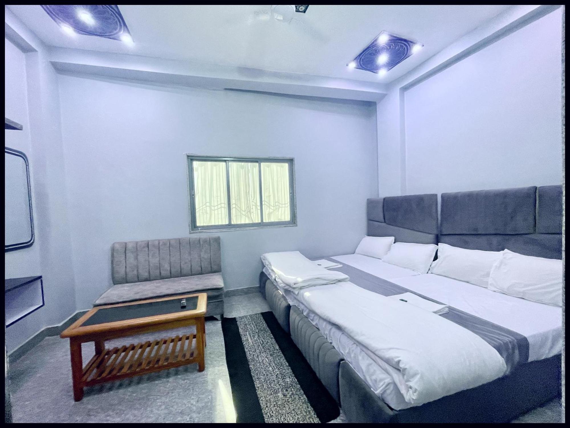 Varanasi Luxury Premium Guest House New Pgh ! Near Kashi Vishwanath Temple And Ganga Ghat With #Wi-Fi #Room Service - Fully Air Conditioned Rooms & Prime Location - Best Hotel In Varanasi
