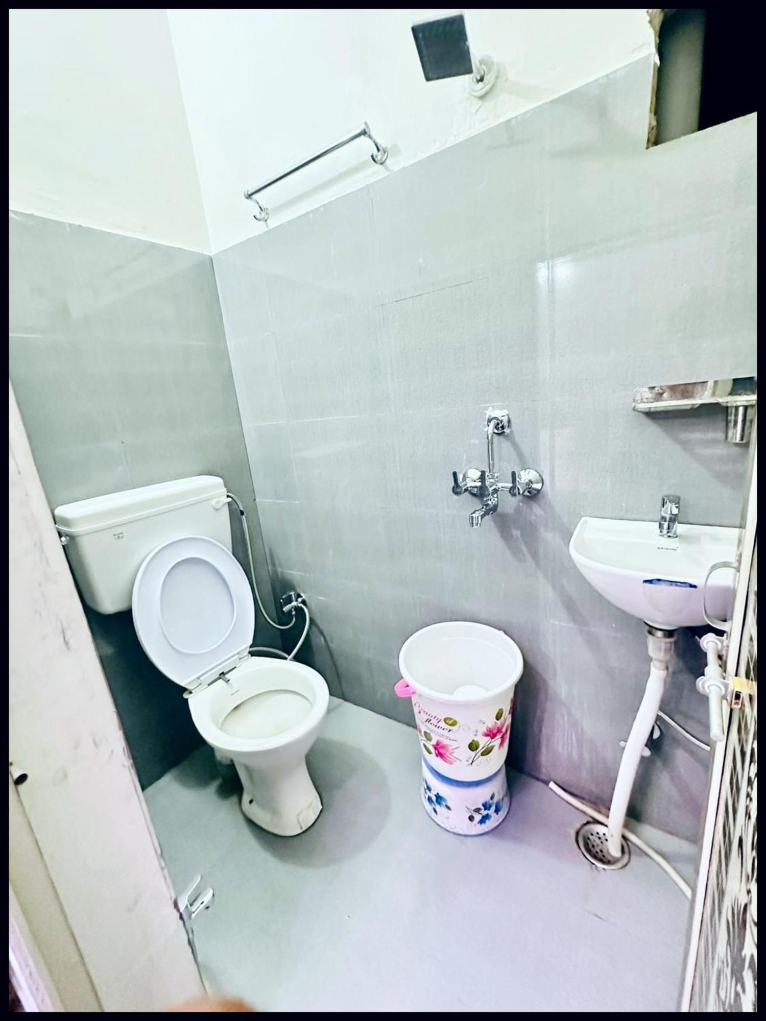 Varanasi Luxury Premium Guest House New Pgh ! Near Kashi Vishwanath Temple And Ganga Ghat With #Wi-Fi #Room Service - Fully Air Conditioned Rooms & Prime Location - Best Hotel In Varanasi Hotel *