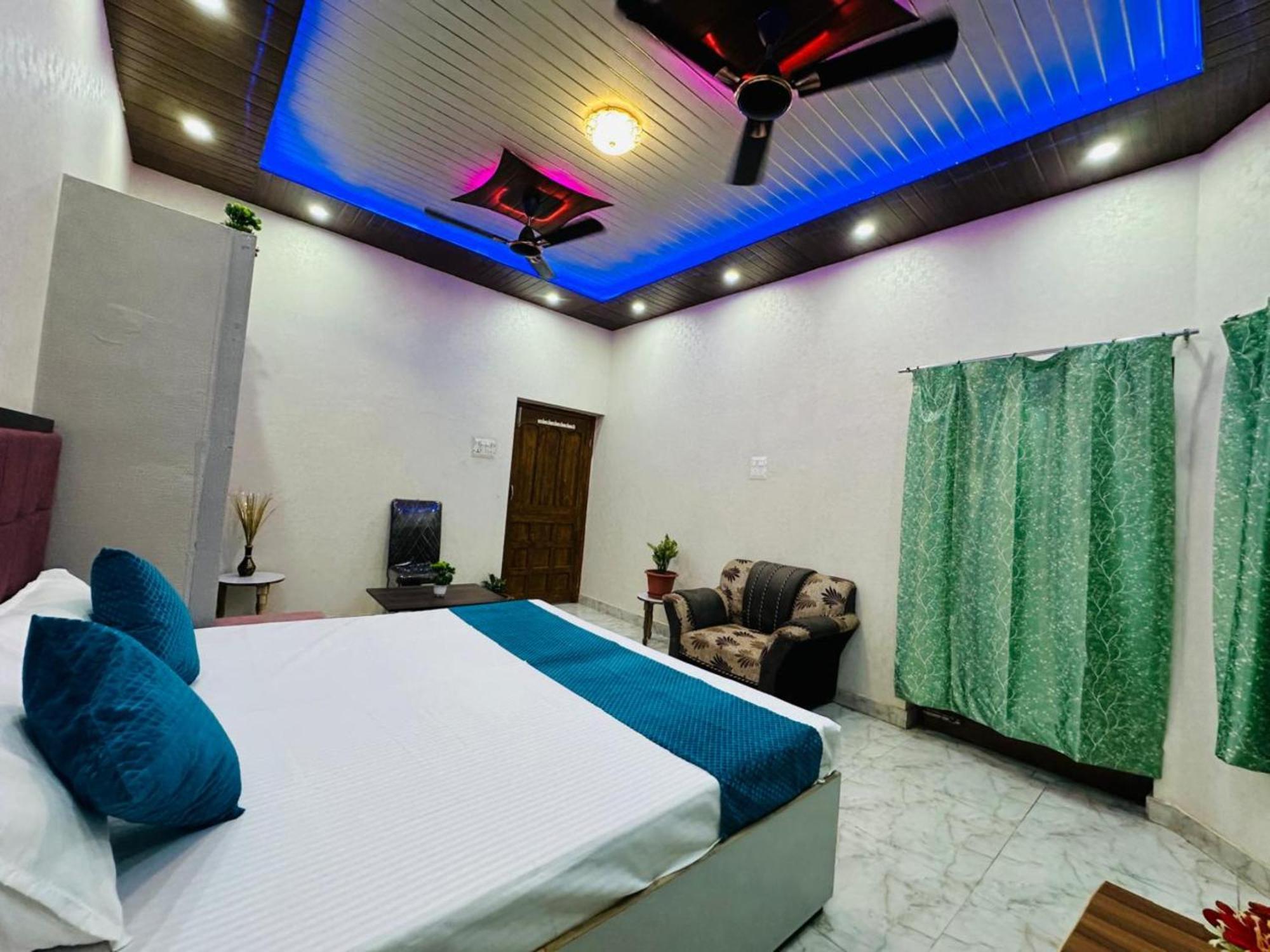 Hotel The Star Residency - Near Shree Aadi Vaibhav Temple #fully Air Conditioning #free Wi-fi #parking #room Service #best In Varanasi