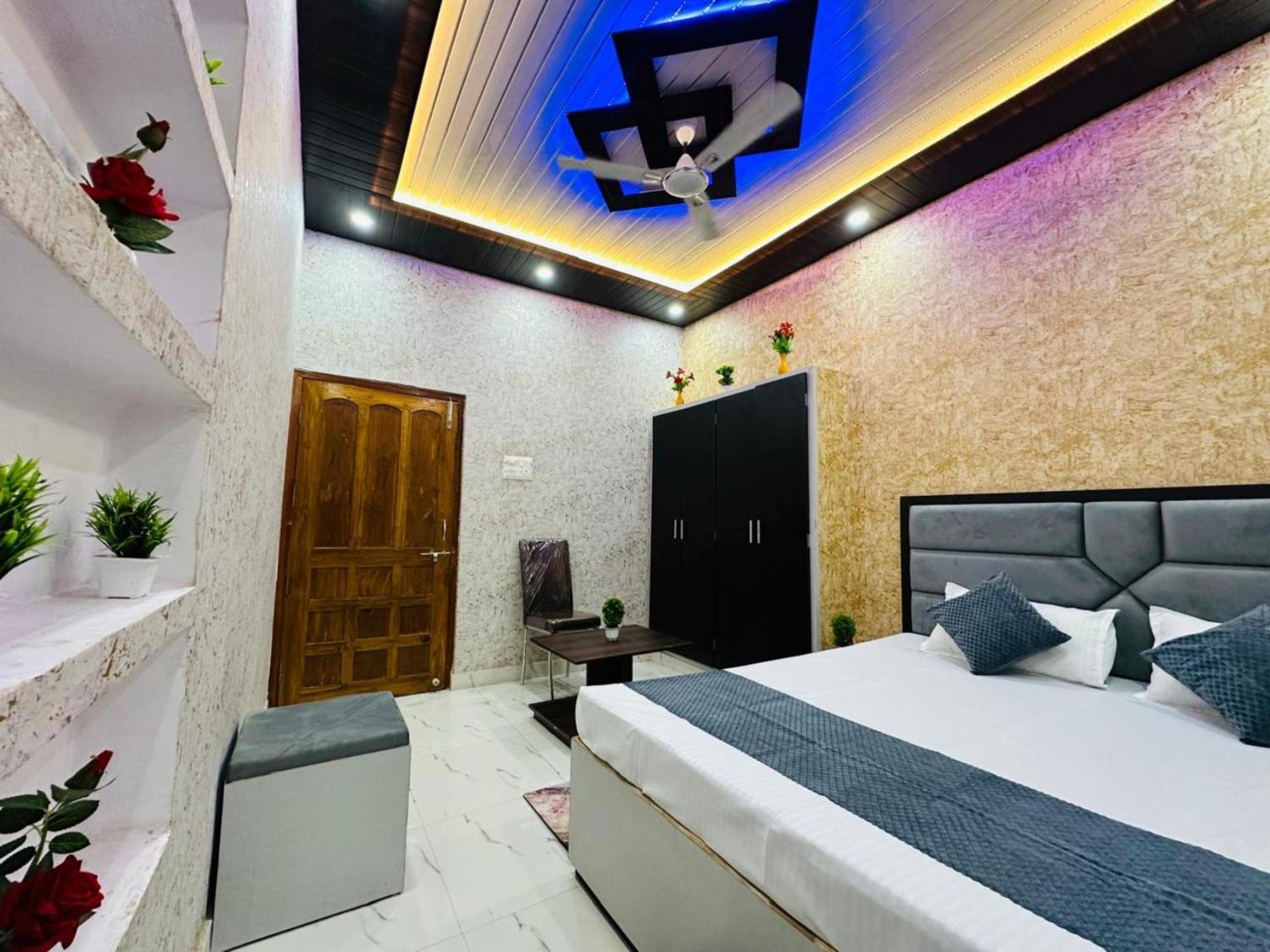 The Star Residency - Near Shree Aadi Vaibhav Temple #fully Air Conditioning #free Wi-fi #parking #room Service #best In Varanasi
