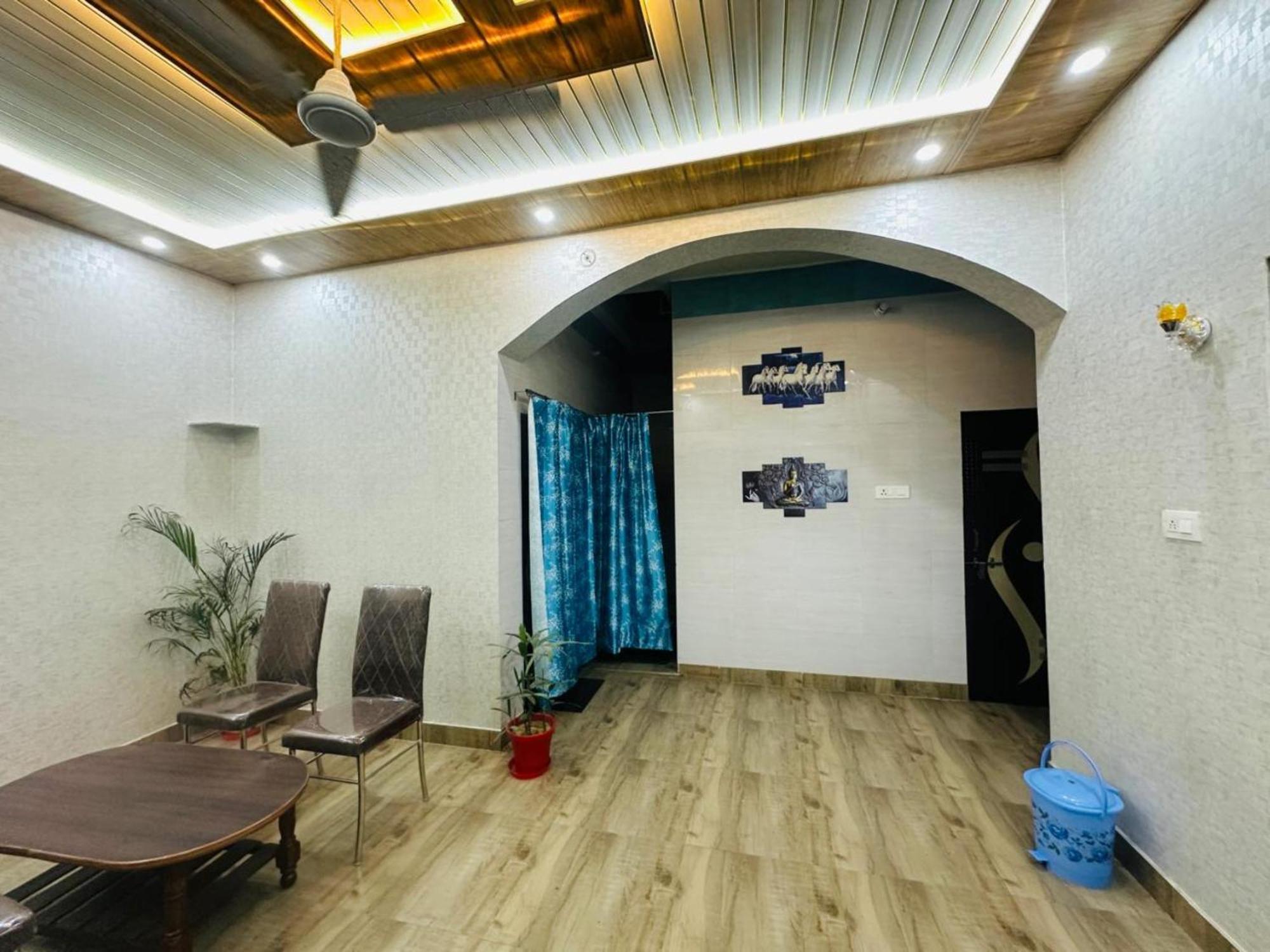 The Star Residency - Near Shree Aadi Vaibhav Temple #fully Air Conditioning #free Wi-fi #parking #room Service #best In Hotel