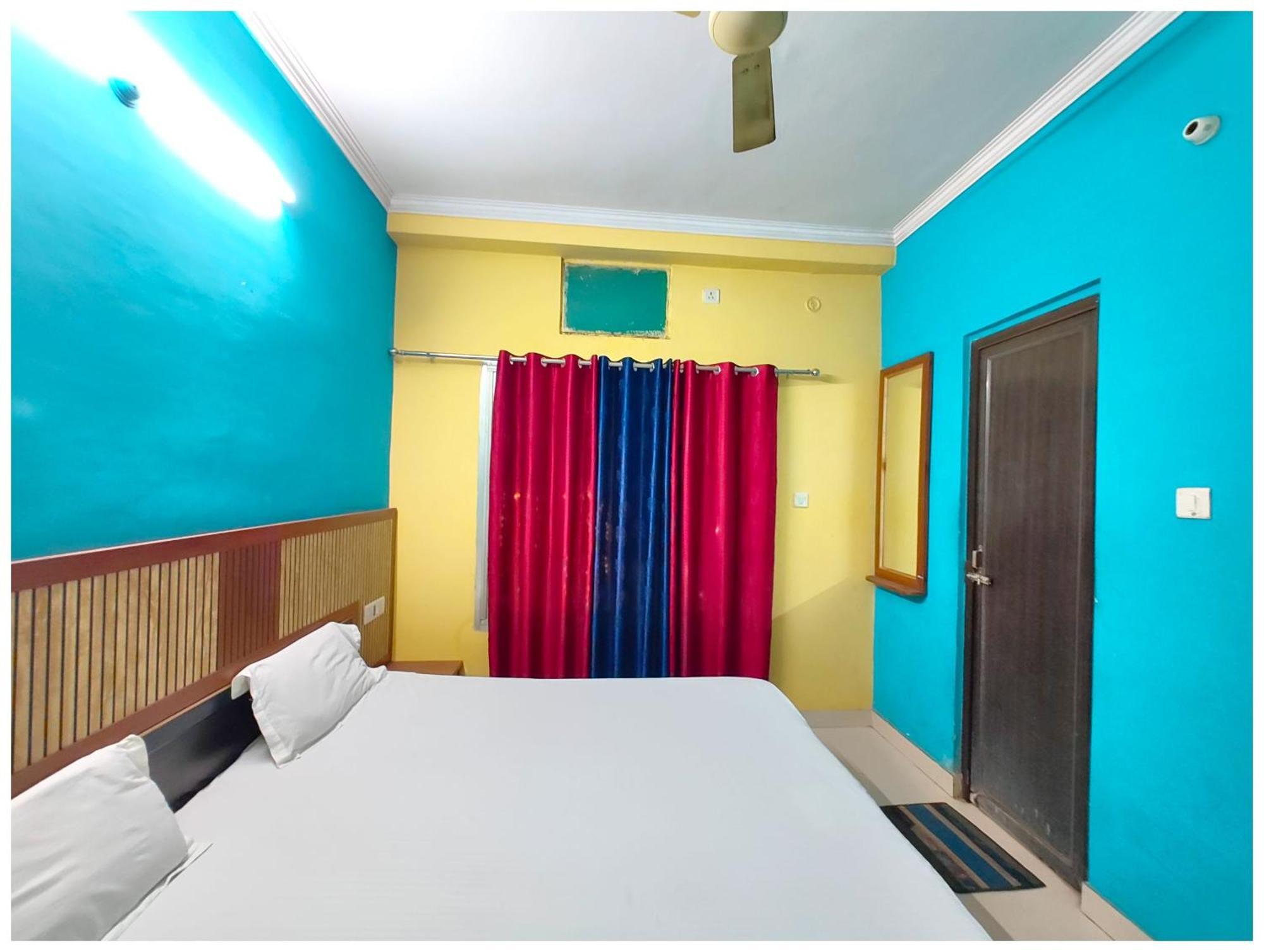 Kashi Near Railway Station - With #prime Location #wi-fi #hygience & Spacious - Near Kashi Vishwanath Temple And Ganga Ghat - A In Heart Of Hotel