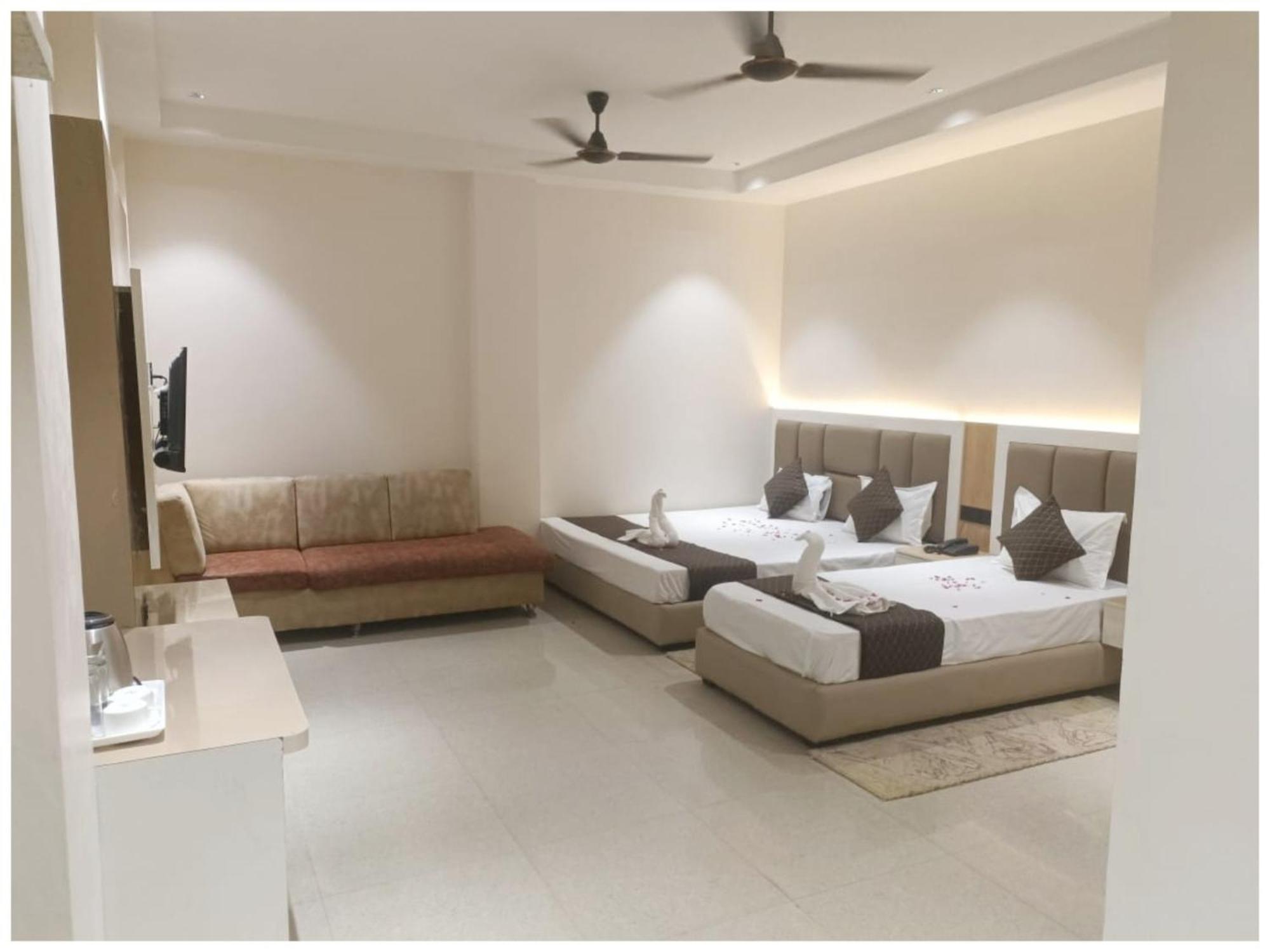 Varanasi Hotel R-U-D-R-A-M Near Kashi Vishwanath Temple And Ganga Ghat - Fully Air Conditioned Rooms - #Wifi #Lift #Parking Available - A Premium Hotel In Varanasi Homestay