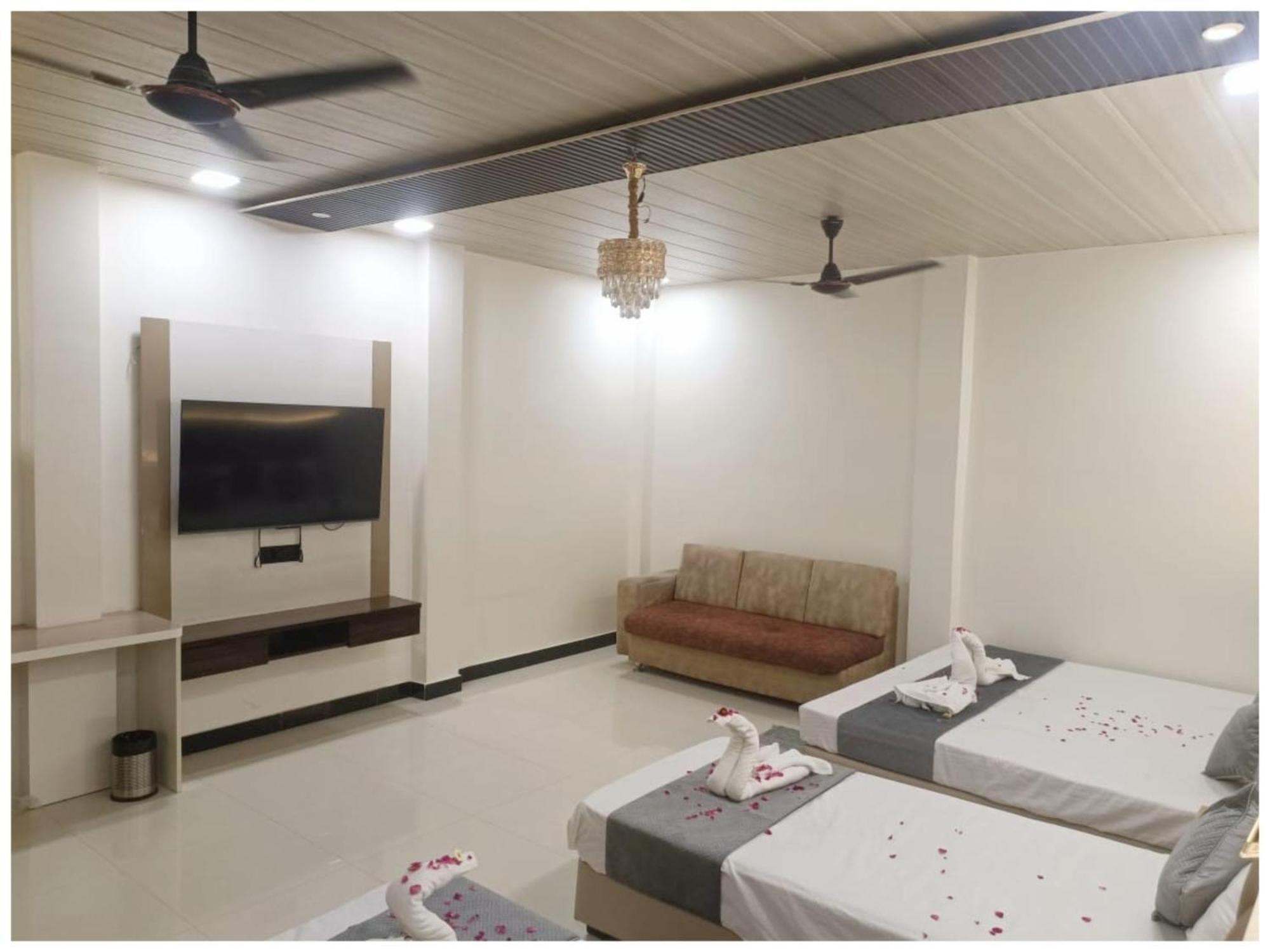 Varanasi Hotel R-U-D-R-A-M Near Kashi Vishwanath Temple And Ganga Ghat - Fully Air Conditioned Rooms - #Wifi #Lift #Parking Available - A Premium Hotel In Varanasi