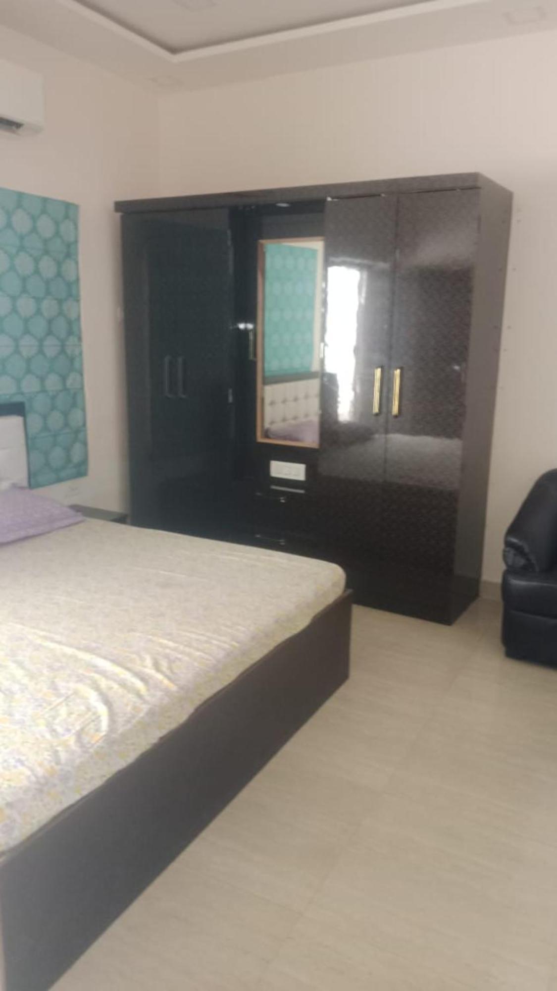 Homestay Gautam Garden Lawn & Banquet Hall Near Kash Vishwanath Temple - Fully Air Conditioning