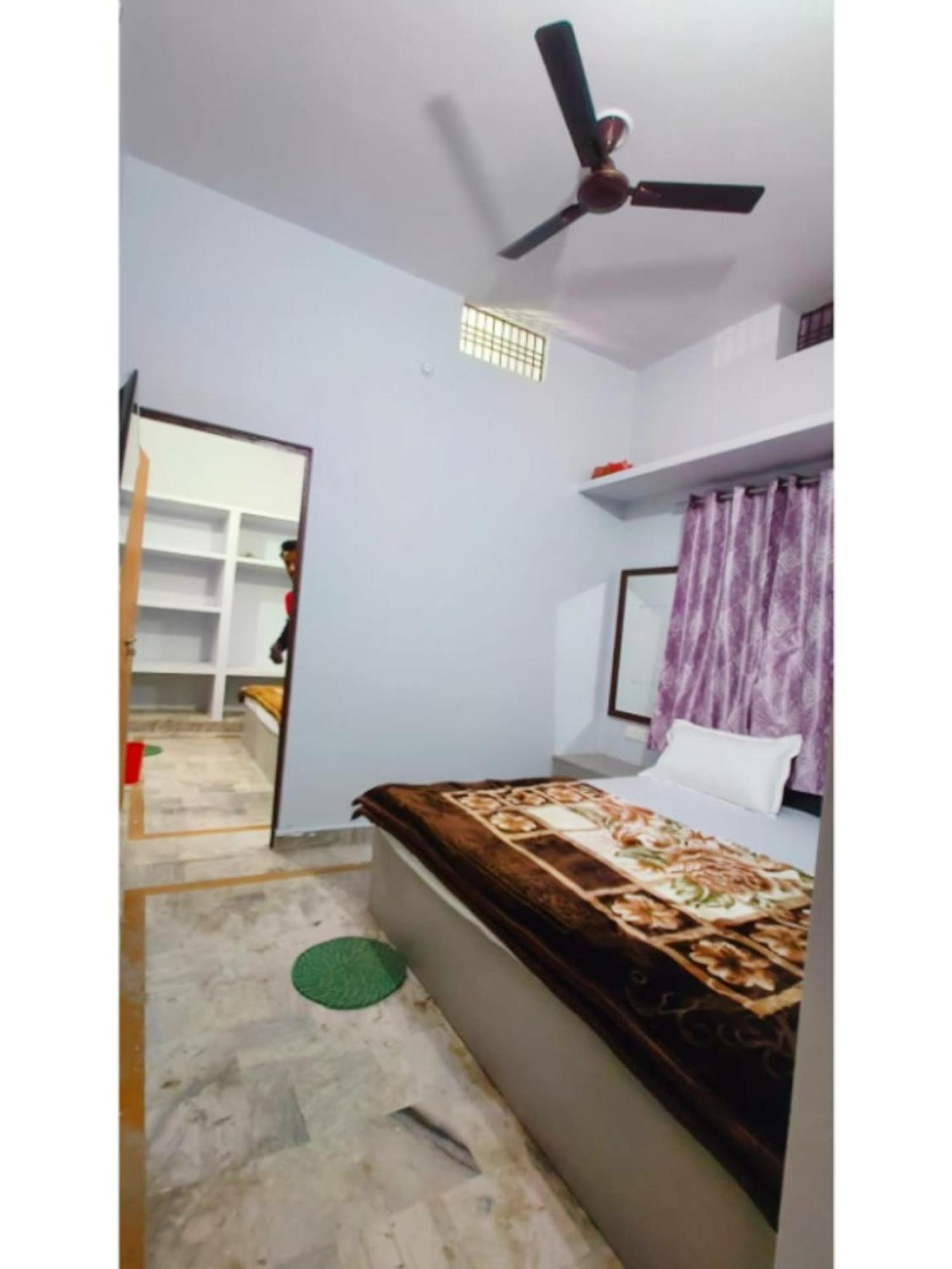 Hotel Shivashram Near Rampura Luxa Road - Kashi Vishwanath Temple - Paid Parking - Fully Air Conditioning 3*