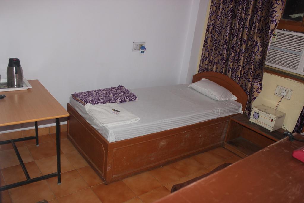 Kanishka Hotel