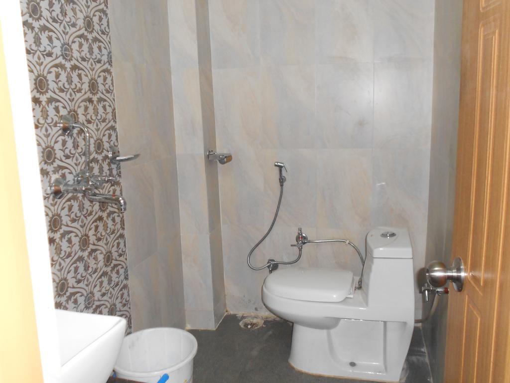 Ds Residency Varanasi-prime Location-parking * Varanasi