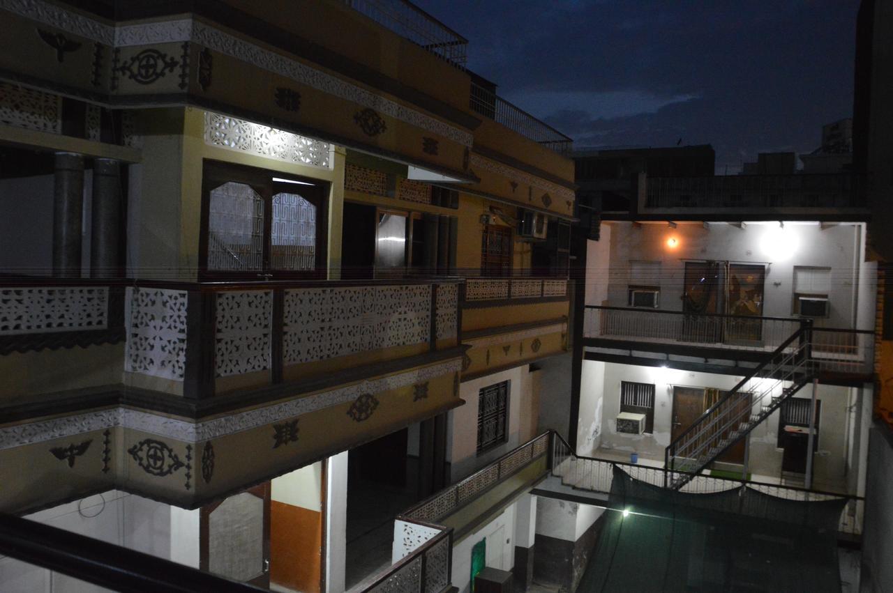 Venkatesh 3* Varanasi