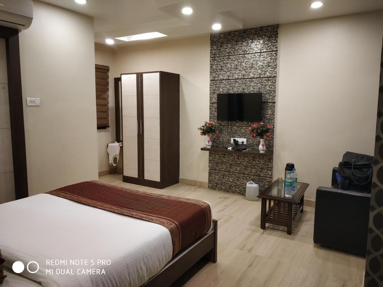 Aadesh Palace Hotel