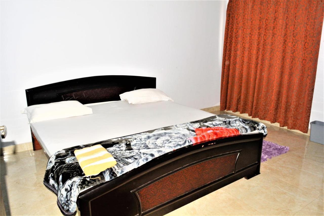 Pretty Garden View 3bhk Furnished Flat Near Kashi Vishwanath Temple