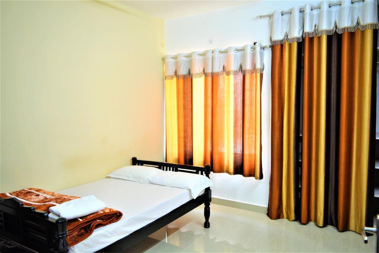 Pretty Garden View 3bhk Furnished Flat Near Kashi Vishwanath Temple Apartment Varanasi