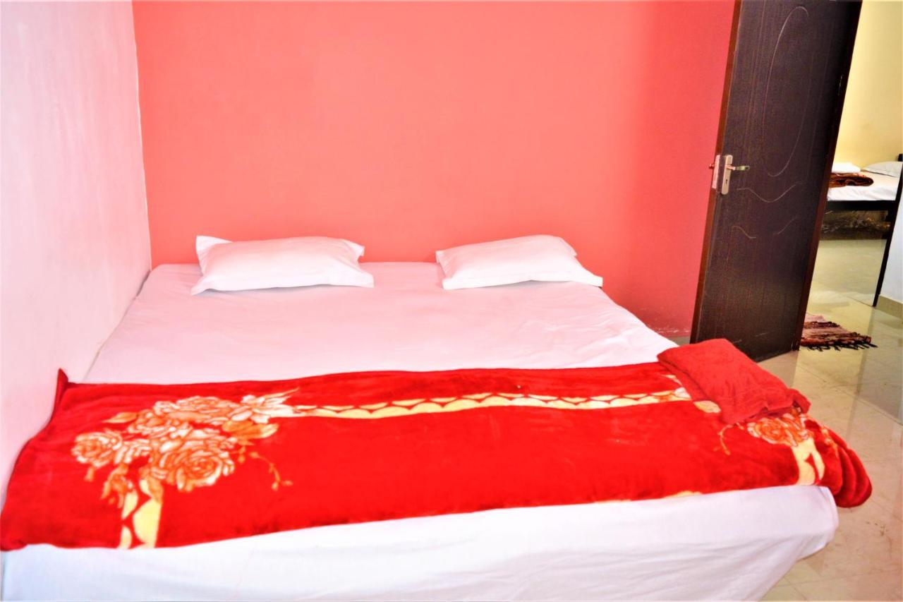 Pretty Garden View 3bhk Furnished Flat Near Kashi Vishwanath Temple Apartment *