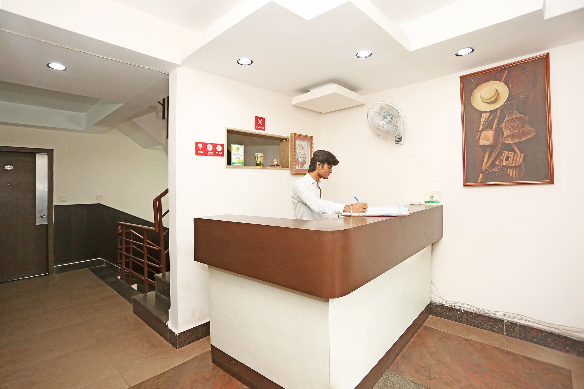 Hotel Oyo 9577 Pacific Varanasi