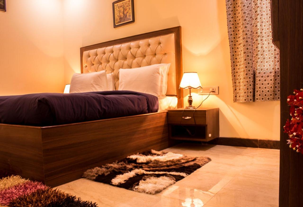 Hotel Lav Kush International *