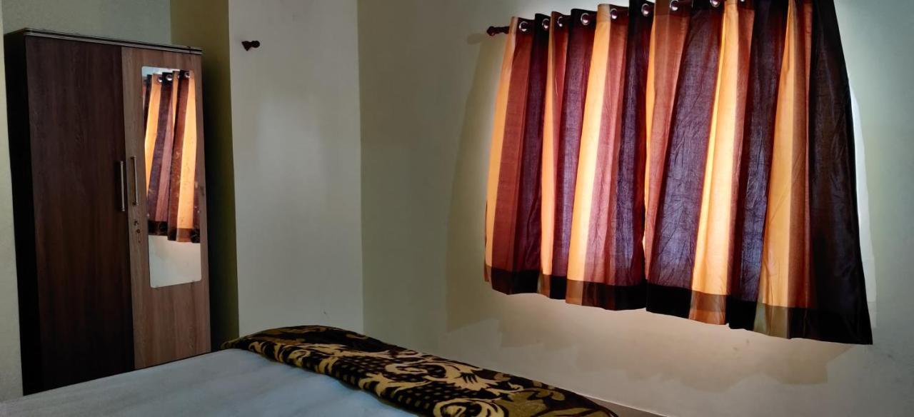 Apartment Pretty Garden View 3bhk Furnished Flat Near Kashi Vishwanath Temple *