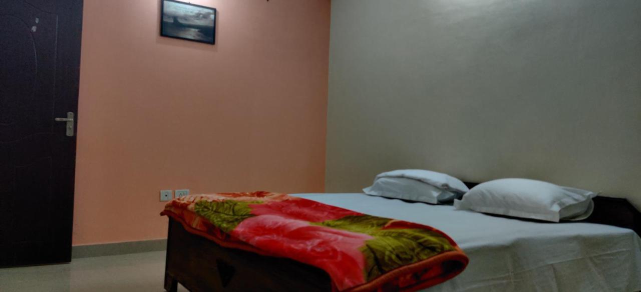 Pretty Garden View 3bhk Furnished Flat Near Kashi Vishwanath Temple Apartment Varanasi