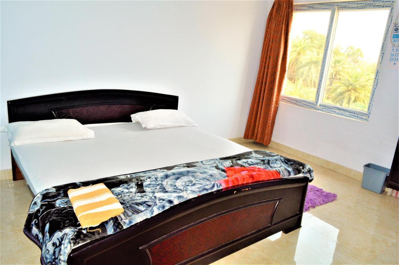 Pretty Garden View 3bhk Furnished Flat Near Kashi Vishwanath Temple *