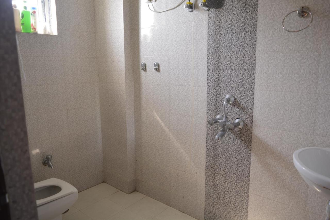Pretty Garden View 3bhk Furnished Flat Near Kashi Vishwanath Temple Apartment *