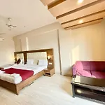 Hotel Rudraksh ! Varanasi ! होटल रुद्राक्ष - హోటల్ రుద్రాక్ష్ Fully-Air-Conditioned Hotel At Prime Location With Parking Availability, Near Kashi Vishwanath Temple, And Ganga Ghat 3