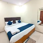 Gr Hotel Kashi Grand Inn ! Varanasi - Best Location Near Shree Kashi Viswanath Temple And Ganga Arti Dashawamedh Ghat ! Providing Air Conditioned Hotel And Well Decorated Rooms