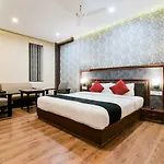 Capital O 4535 Hotel Uma Palace
